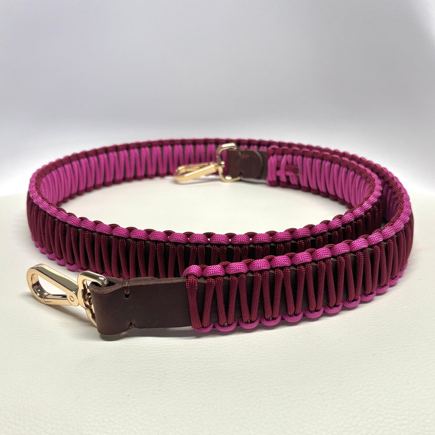 Ledergurt Crossbody mit Paracord von Louisa Zoe