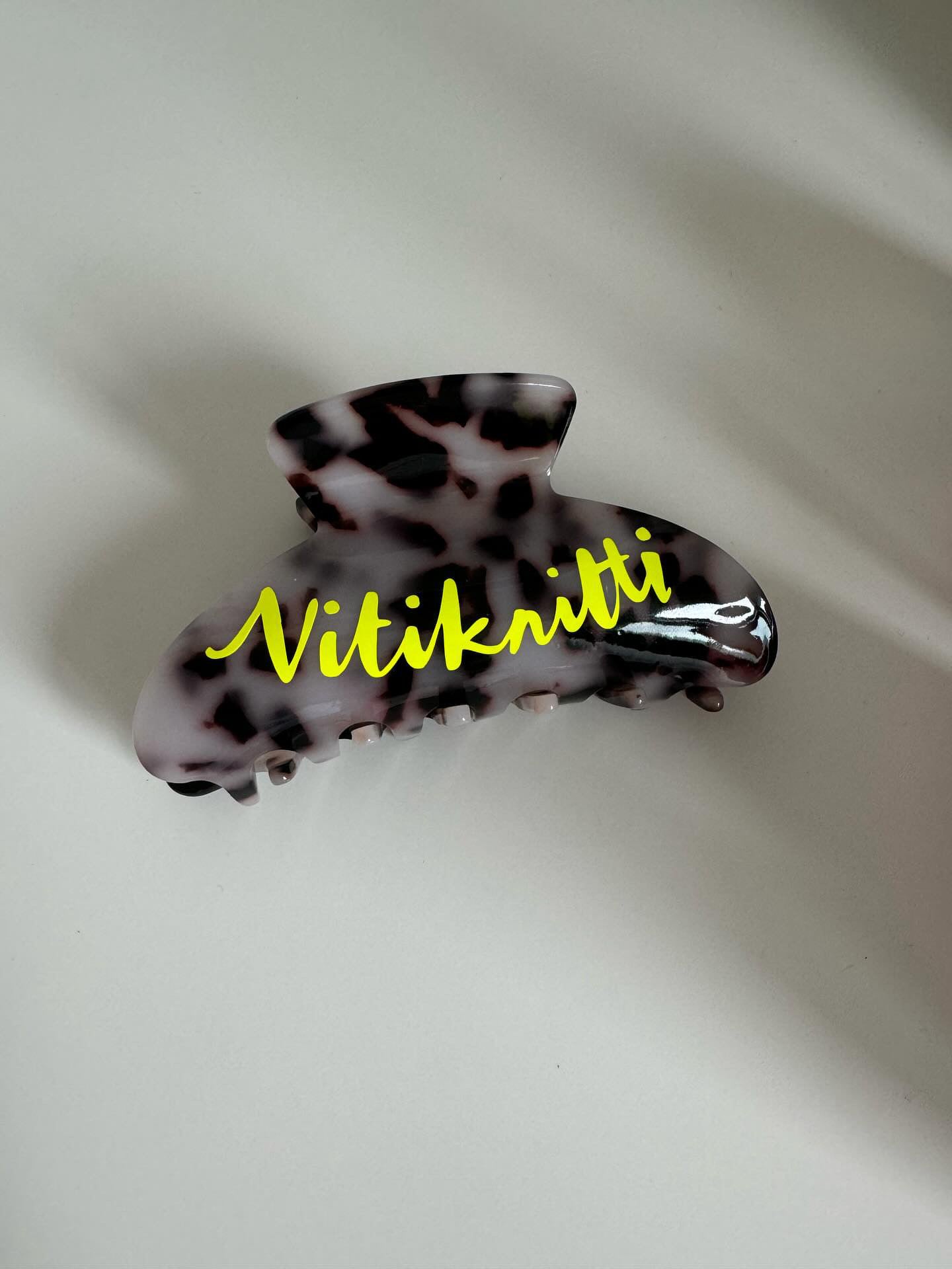 Velvet bags with "Nitiknitti" print and zipper