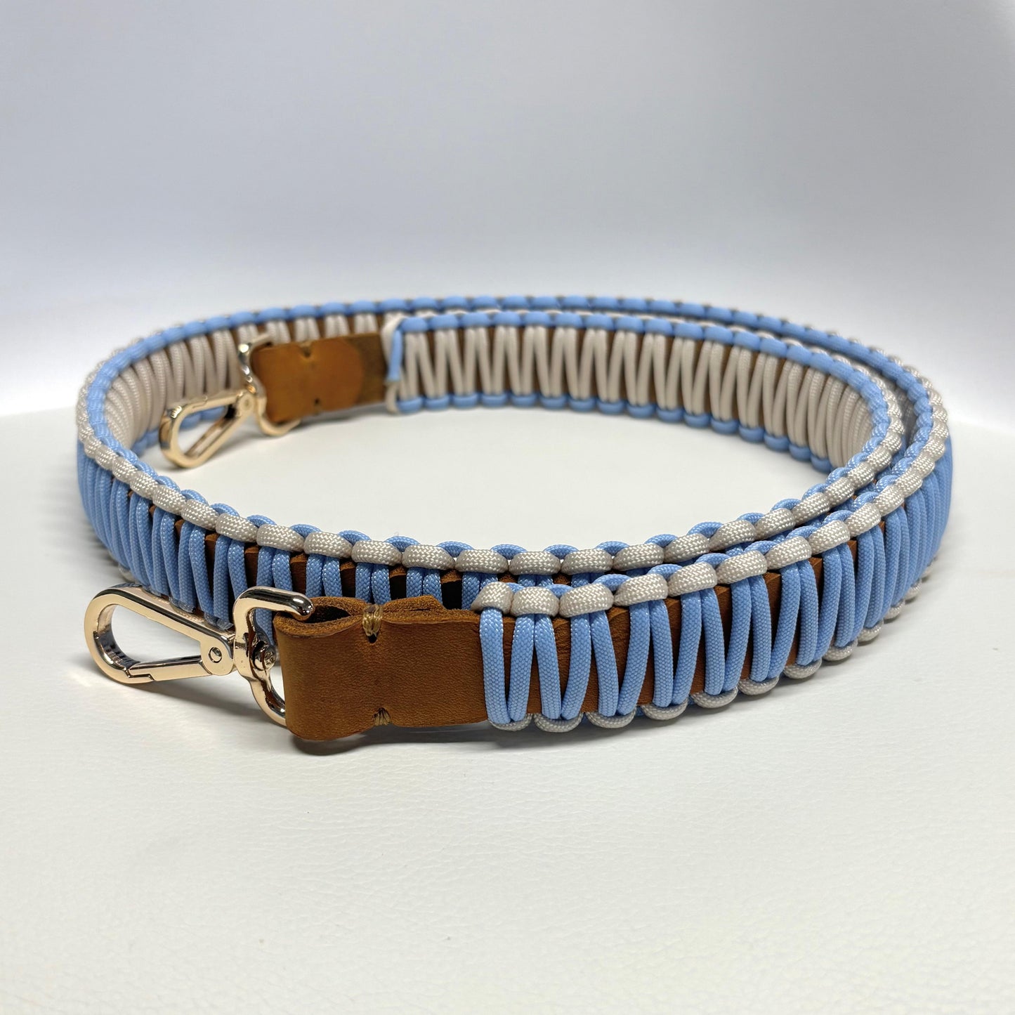 Ledergurt Crossbody mit Paracord von Louisa Zoe