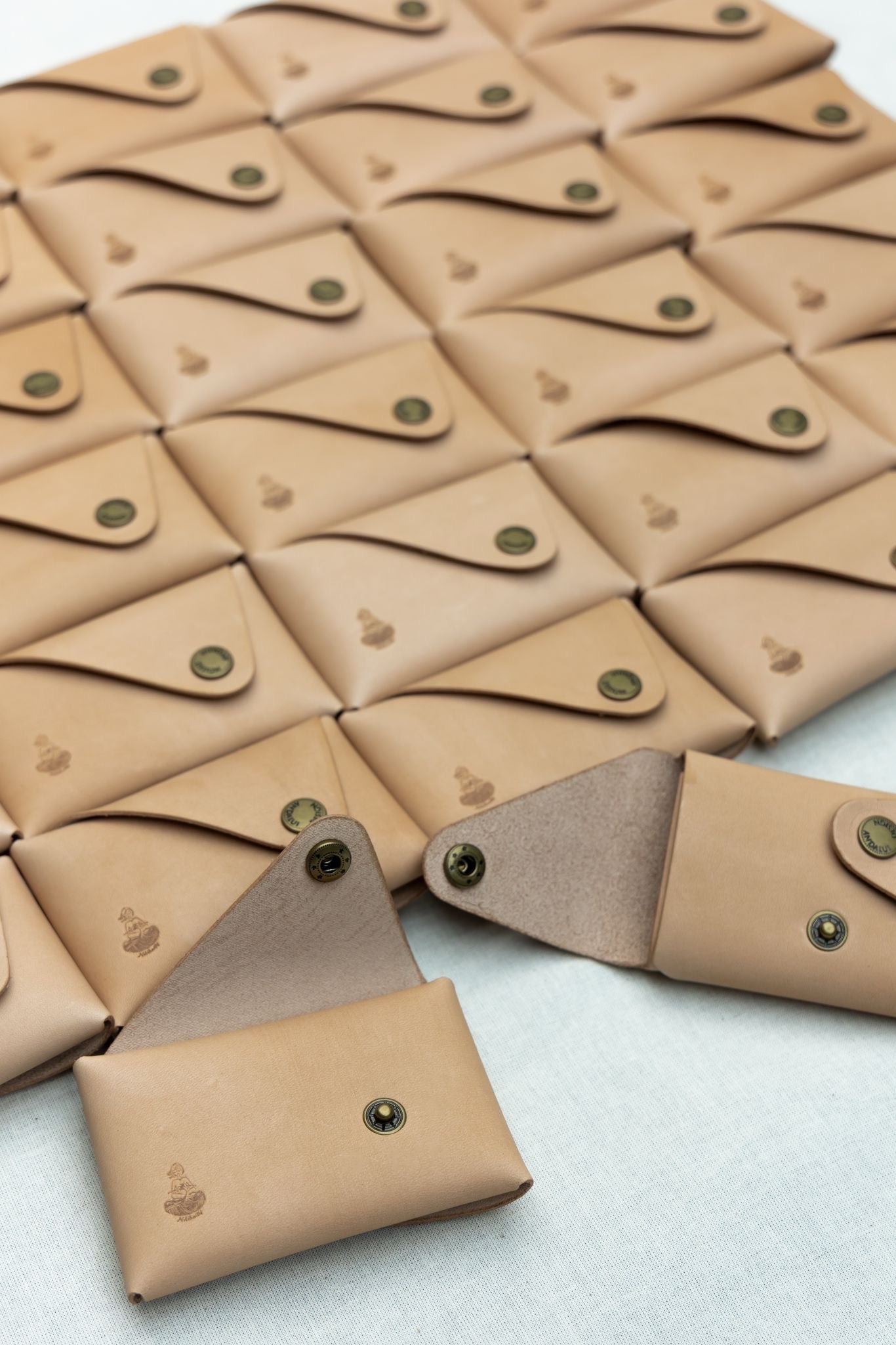 "Gapeidl" - leather utensil holder for knitting supplies