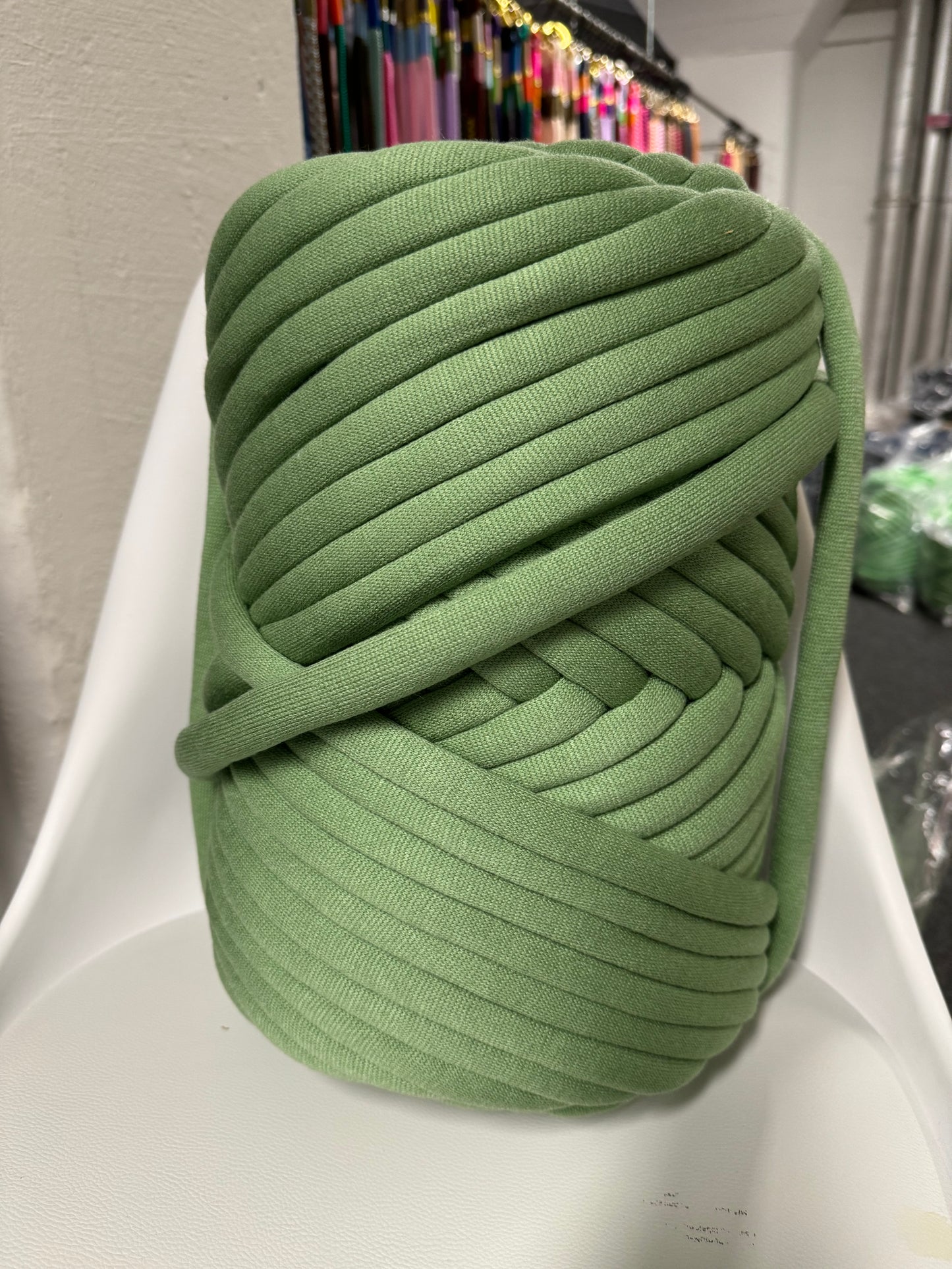 Chunky knitting yarn
