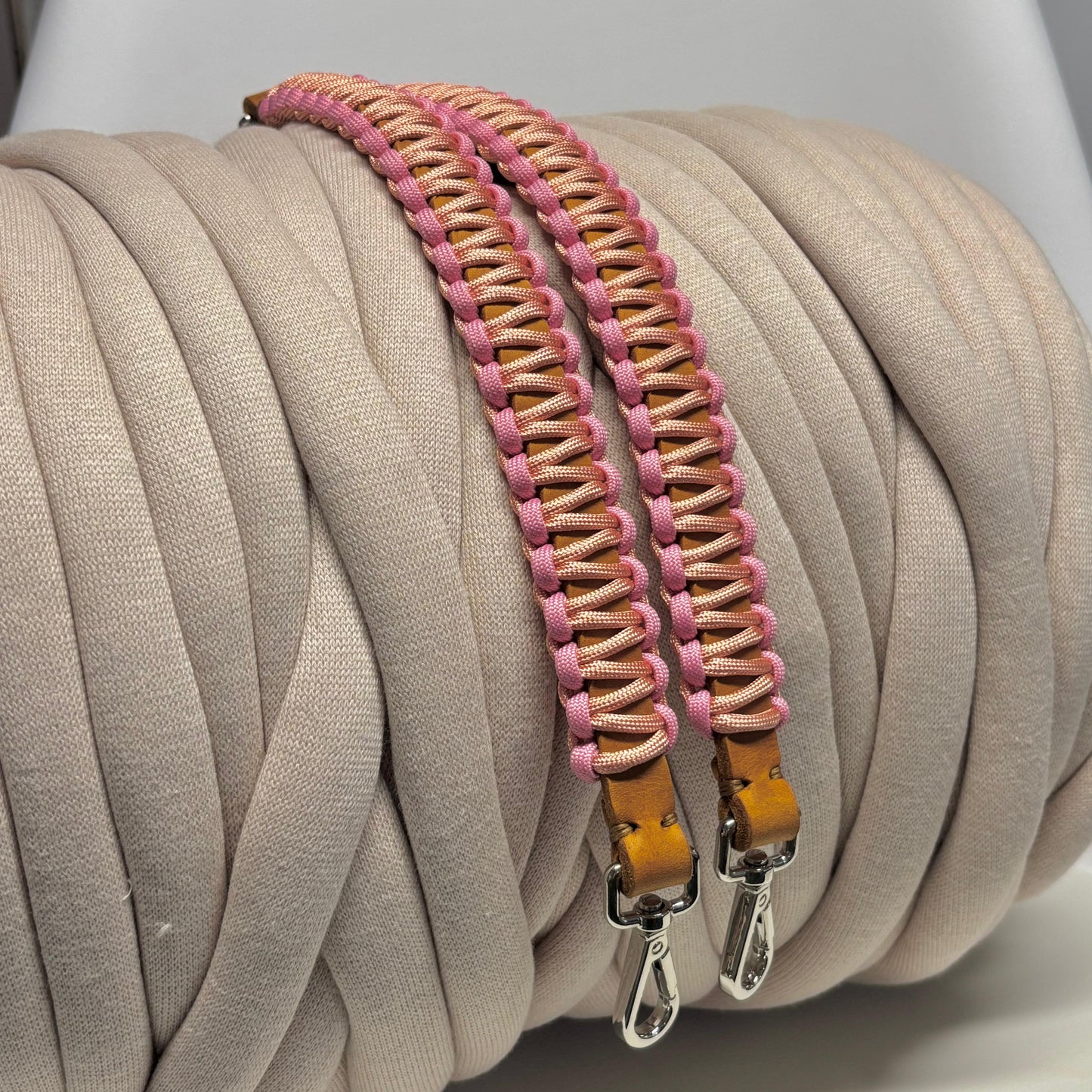 Paracord-Ledergriffe von Louisa & Zoe