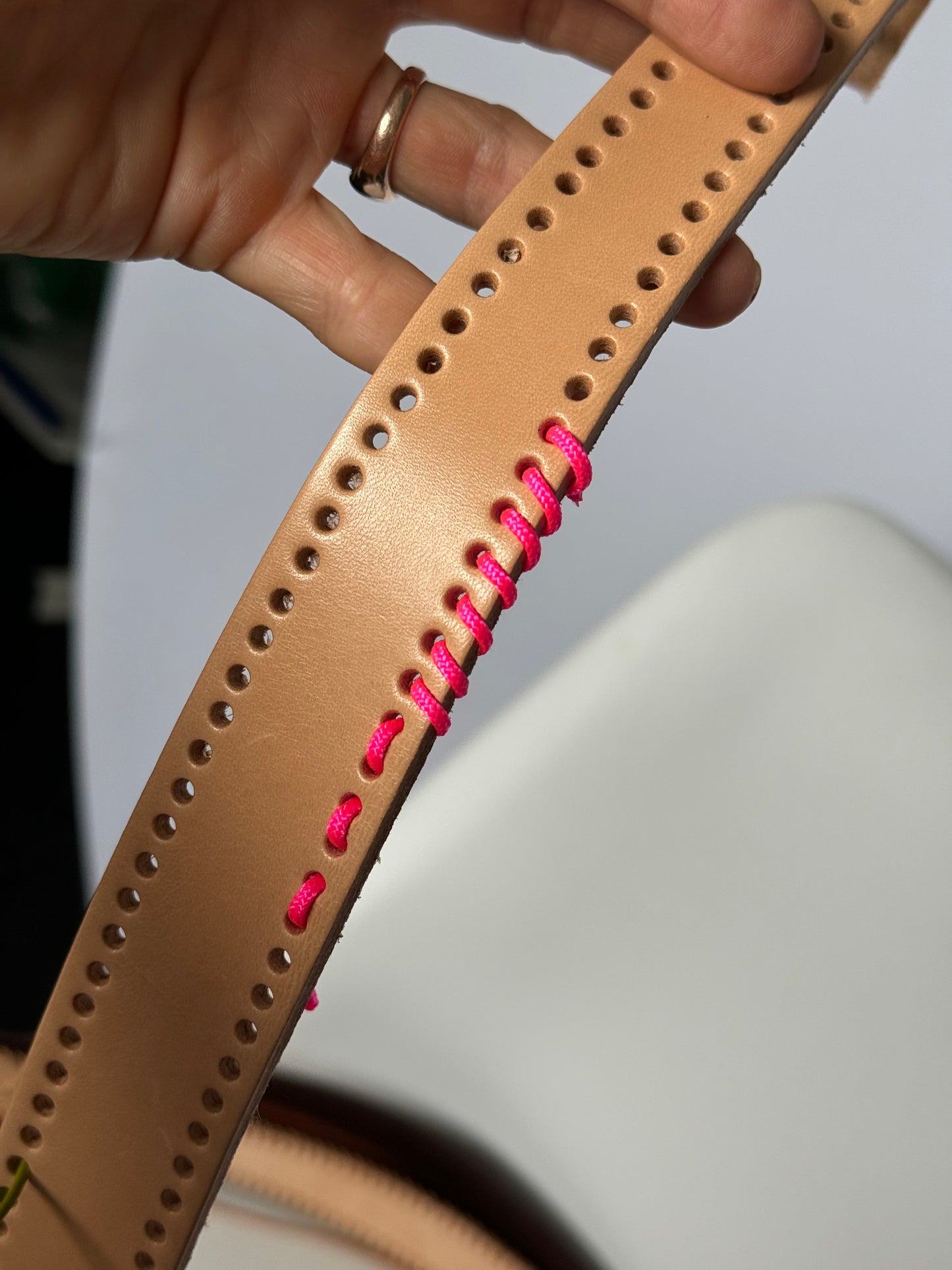Lederband für gelochte Gurte
