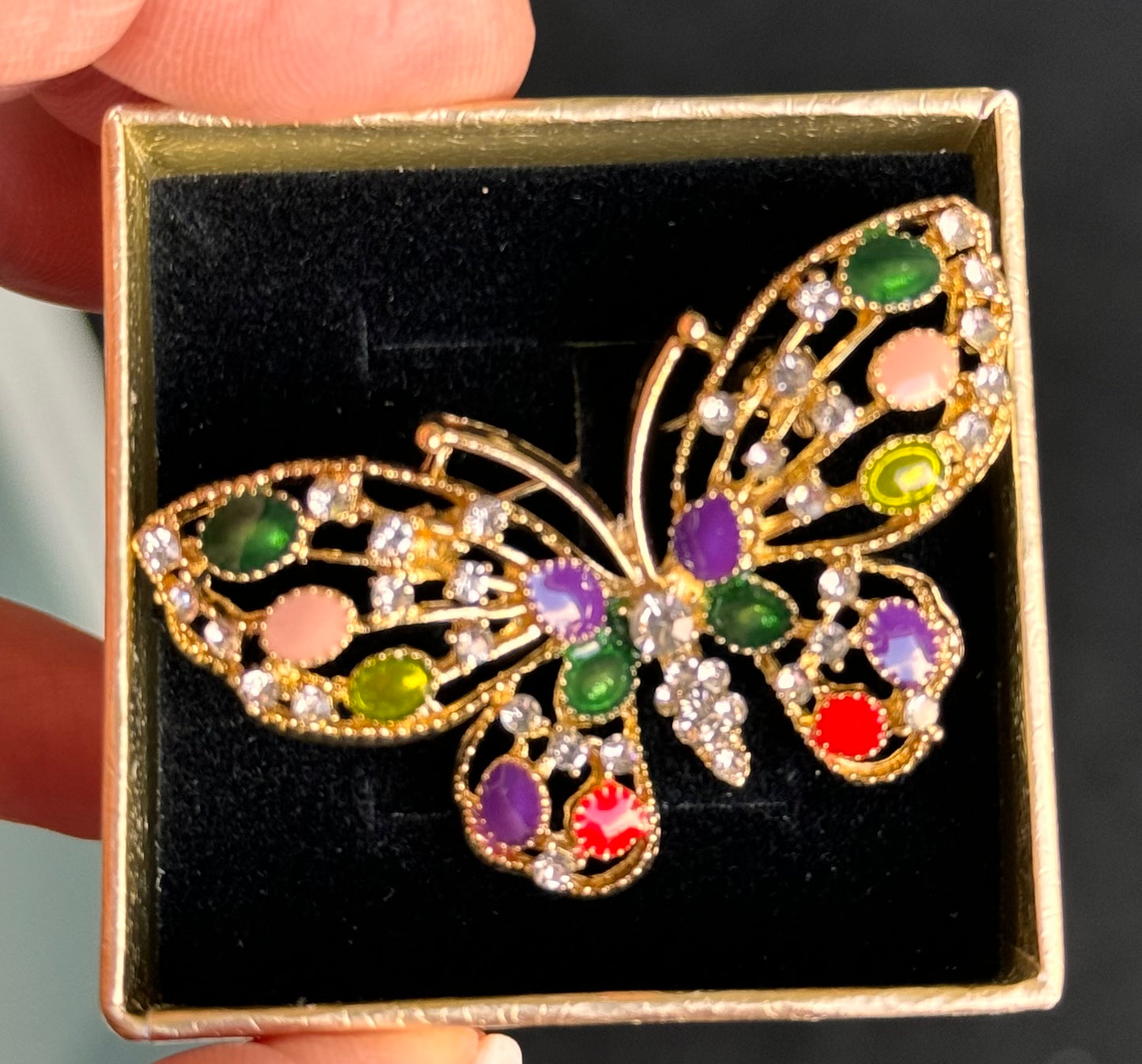 Jewelry brooches