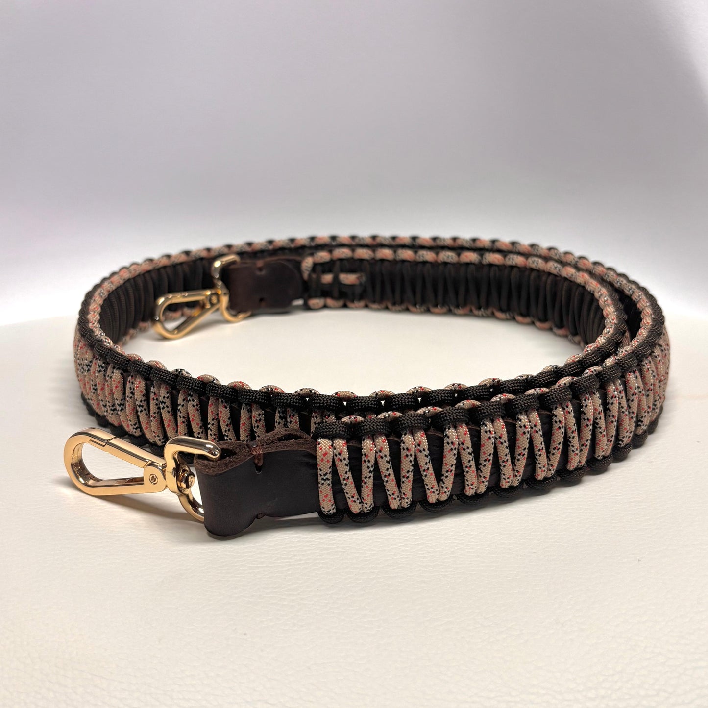 Ledergurt Crossbody mit Paracord von Louisa Zoe
