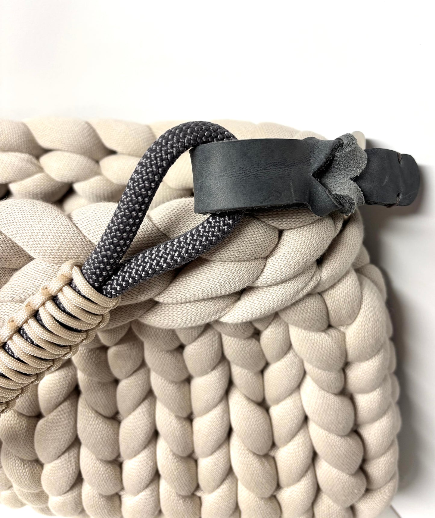 Chunky knit bag classic in velvet with black leather handles