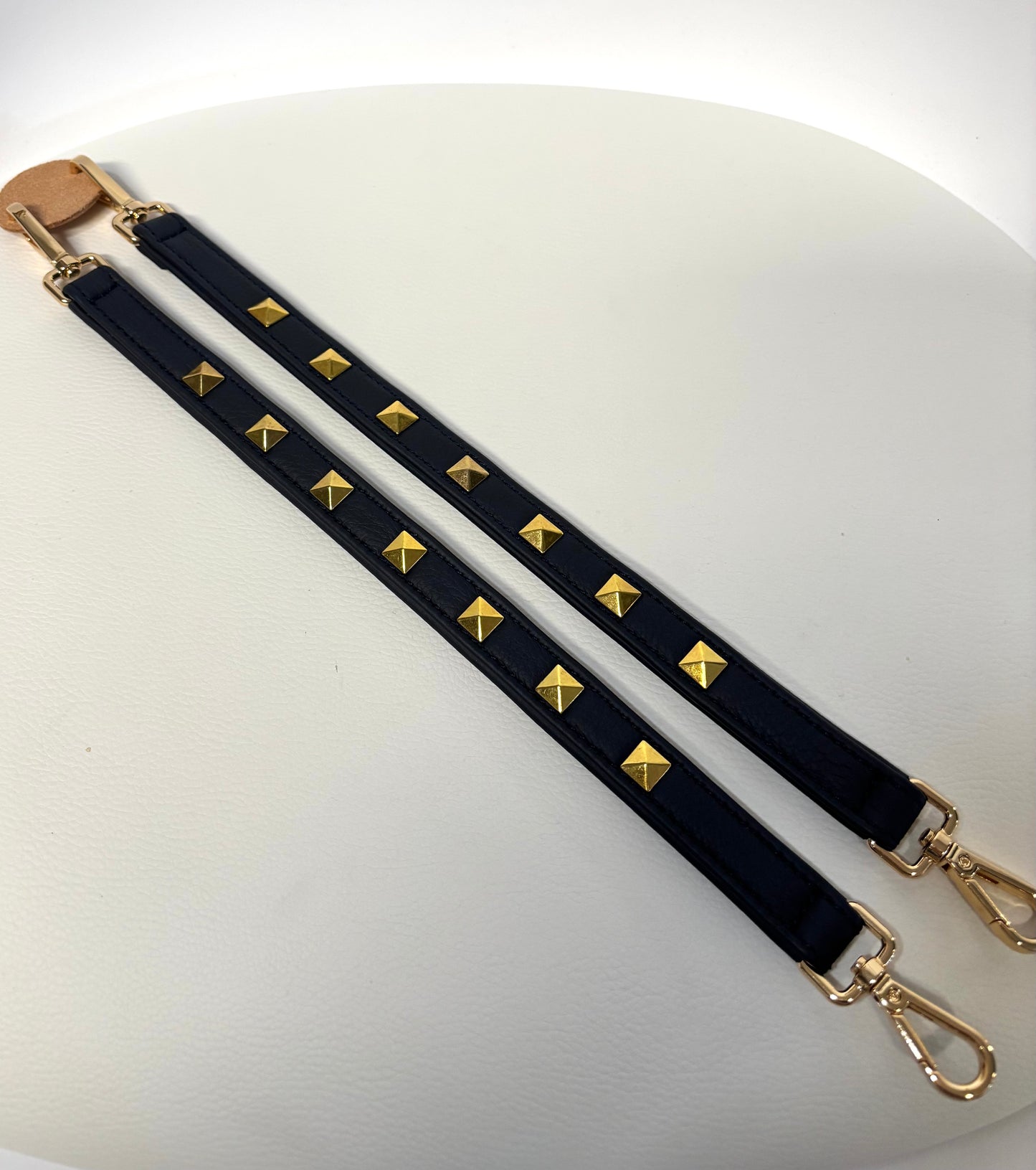 Poignées en cuir OSDesign avec rivets pyramidaux