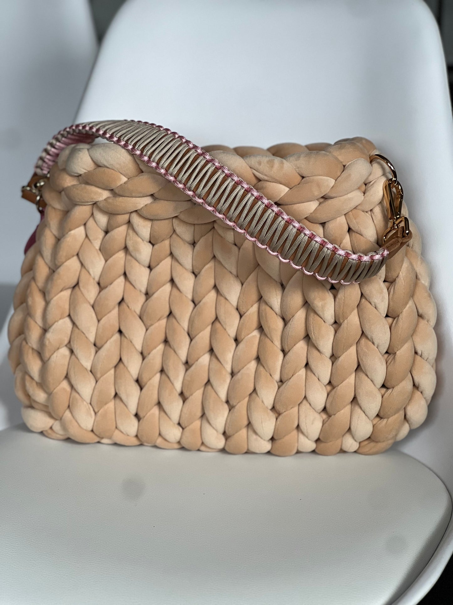 Pillow Bag in velvet in the color cappuccino with Louisa & Zoe shoulder strap