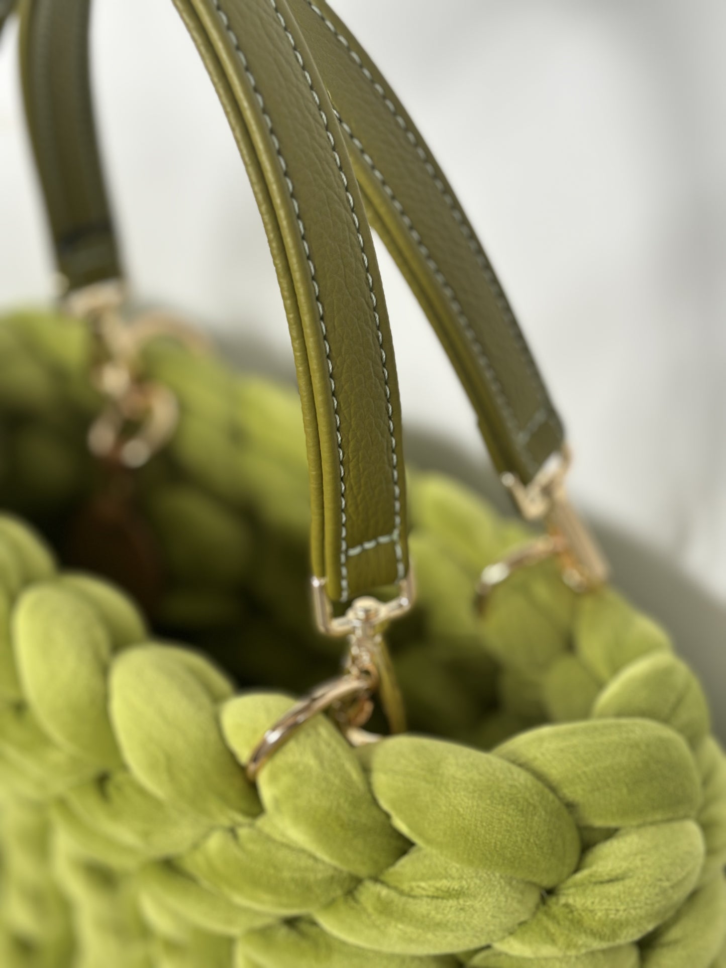 Pillow Bag in velvet in the color pistachio with leather handles by OSDesign