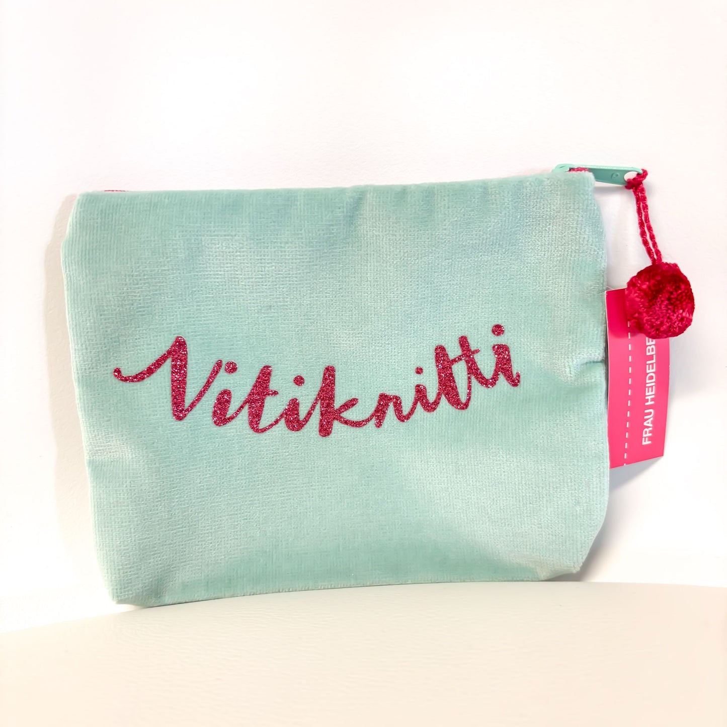 Velvet bags with "Nitiknitti" print and zipper