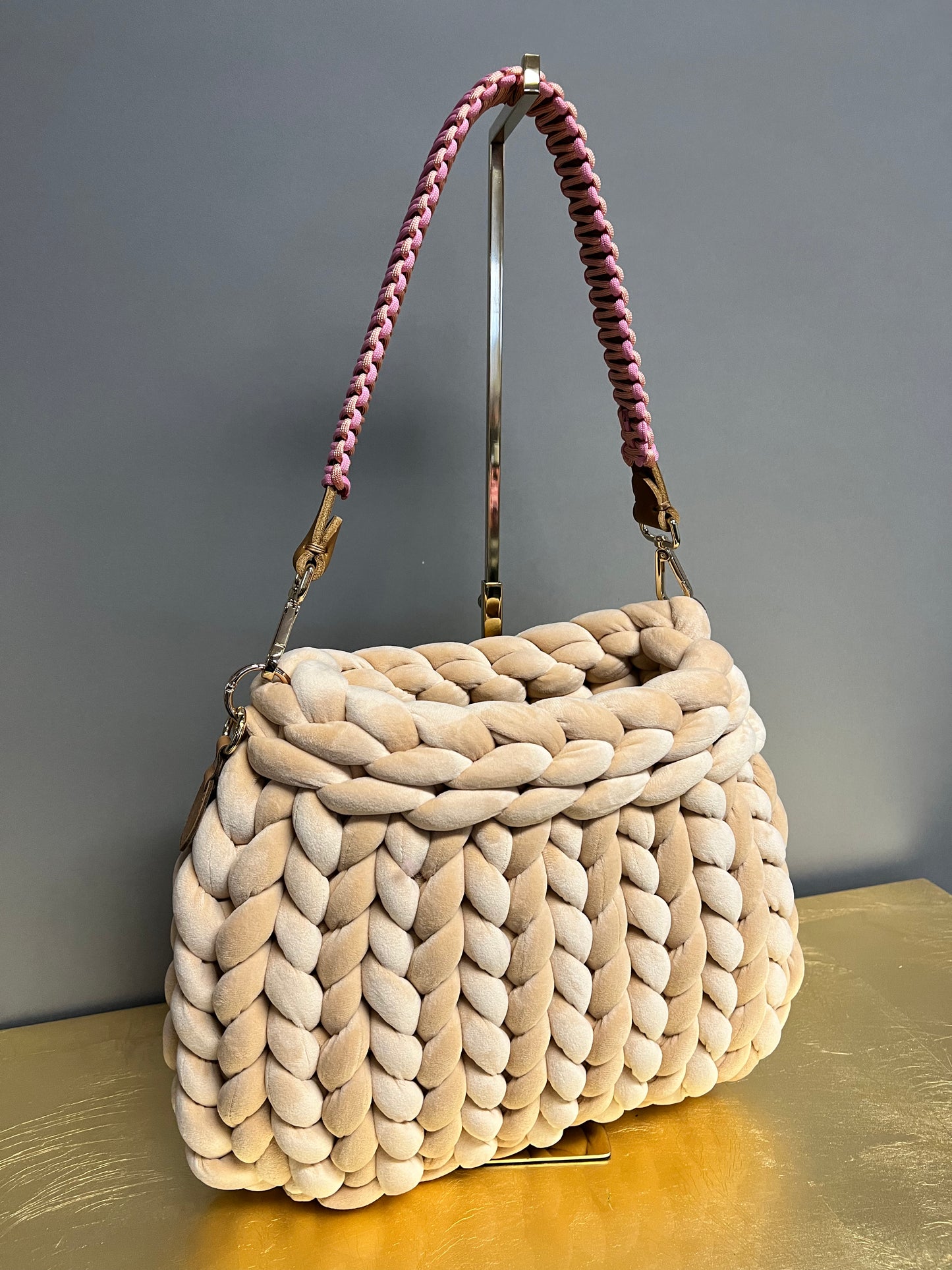 Pillow Bag in velvet in the color cappuccino with Louisa & Zoe shoulder strap