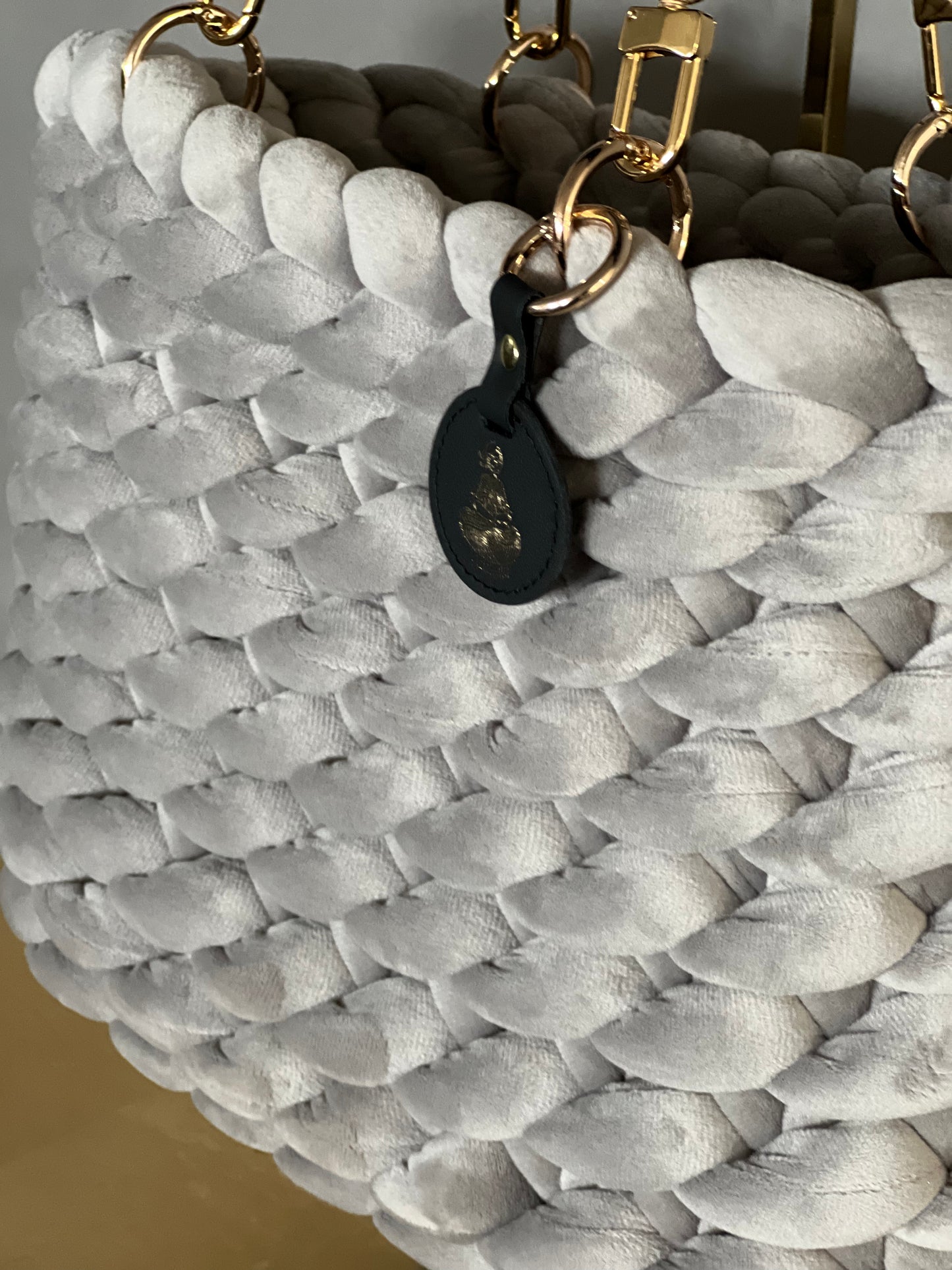 Chunky knit bag classic in velvet with black leather handles