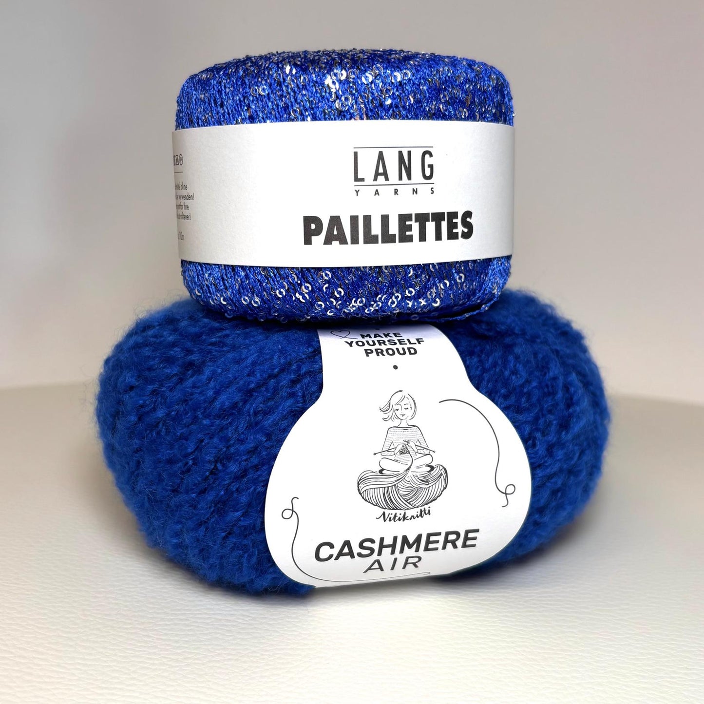 Écharpe triangulaire "ÉTOILES" Cachemire / Paillettes en kit tricot