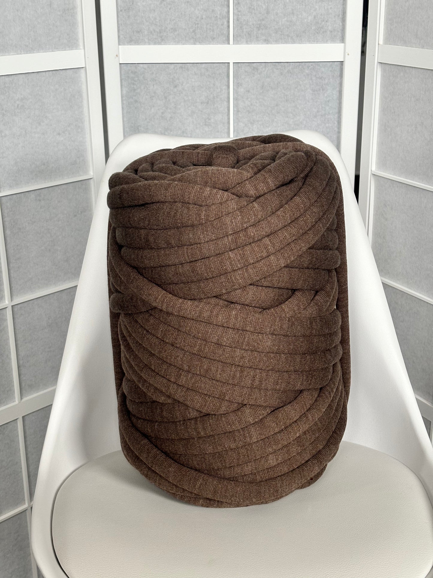 Chunky knitting yarn