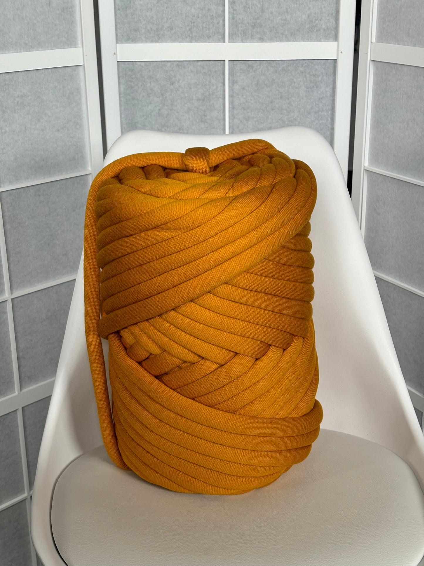 Chunky knitting yarn