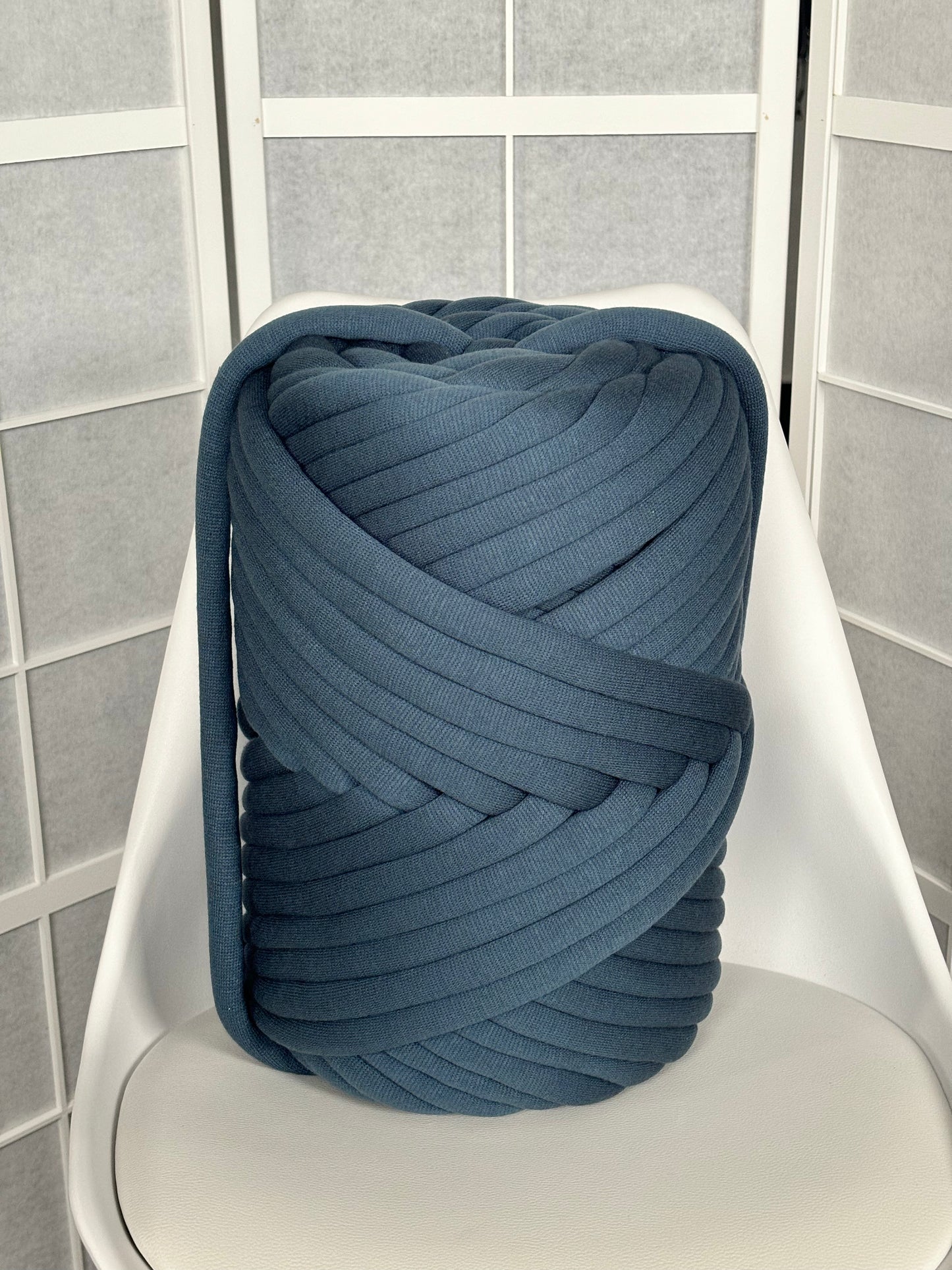 Chunky knitting yarn