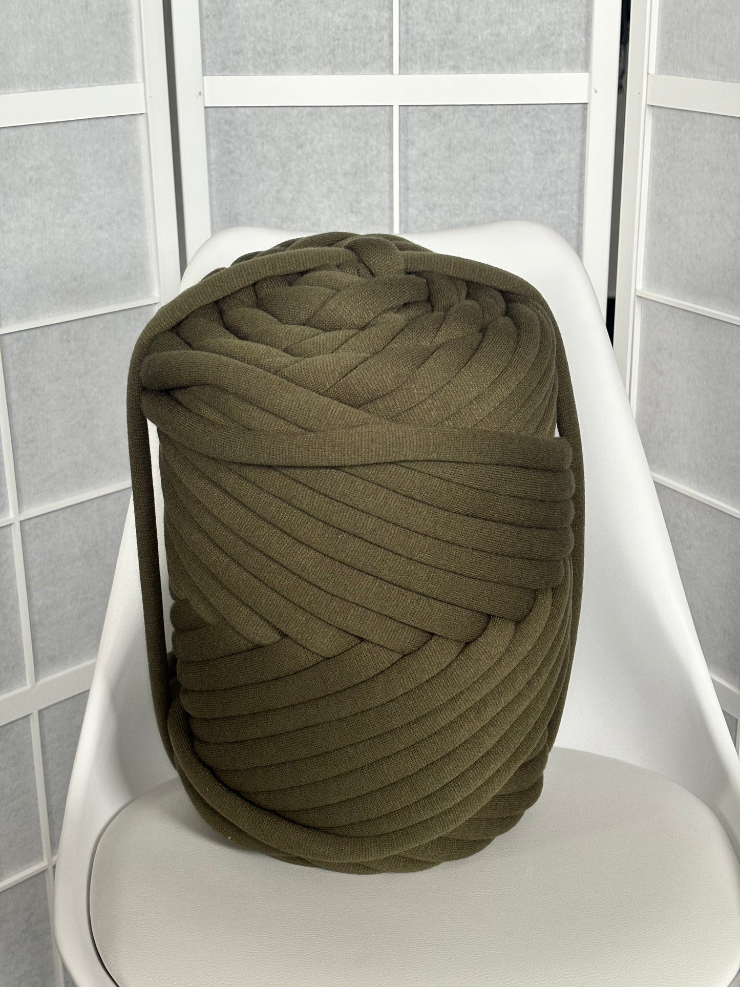 Chunky knitting yarn
