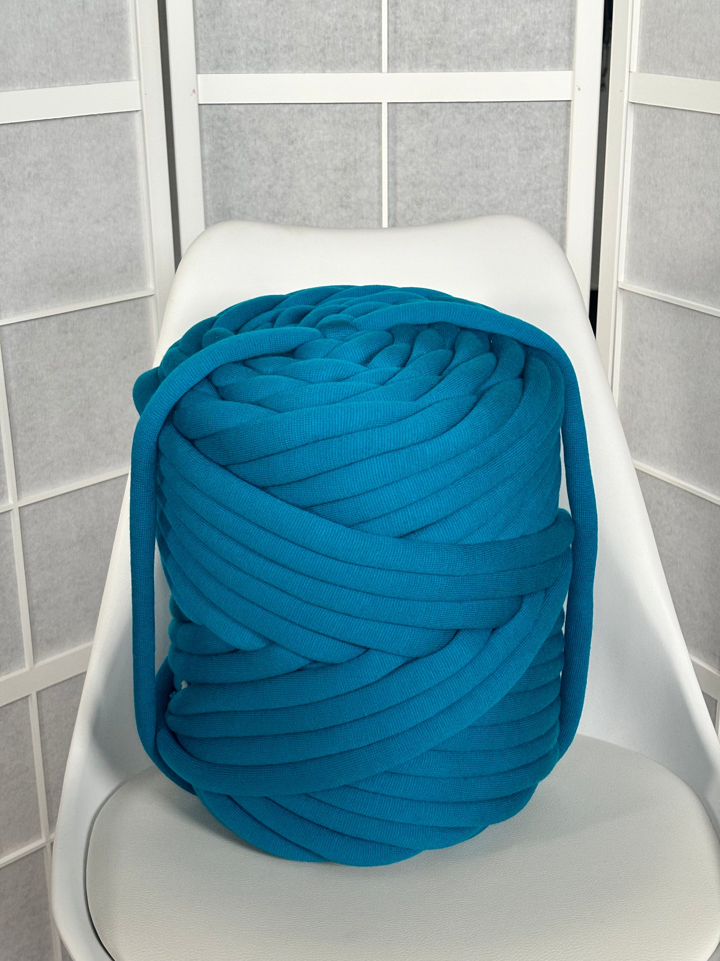 Chunky knitting yarn