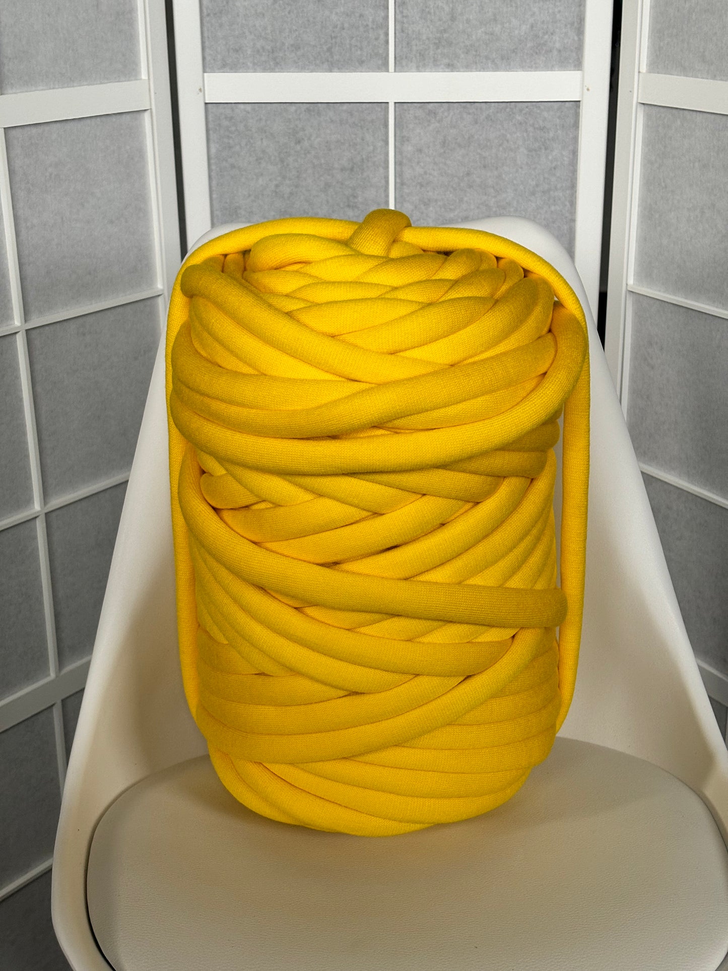 Chunky knitting yarn