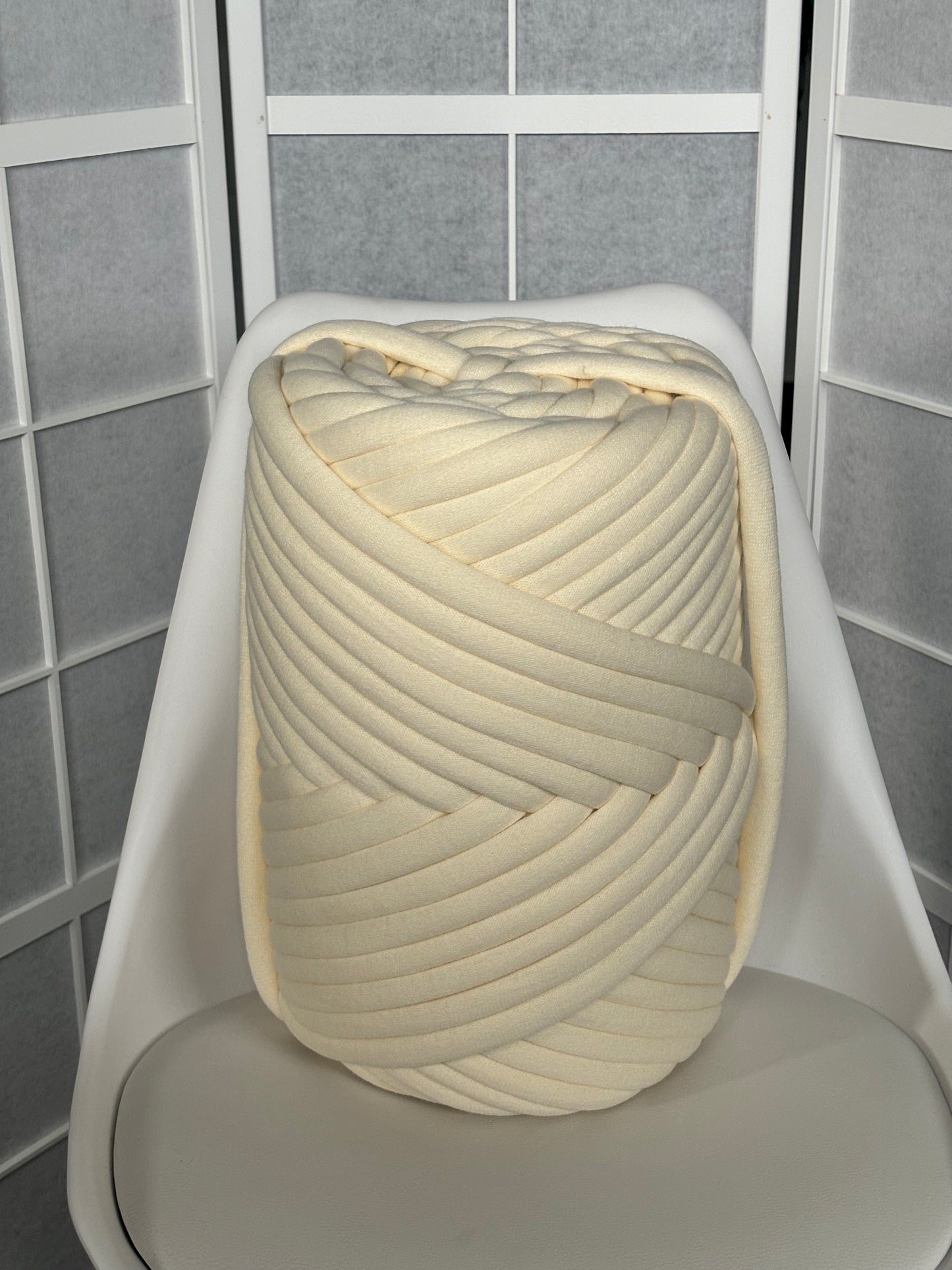 Chunky knitting yarn