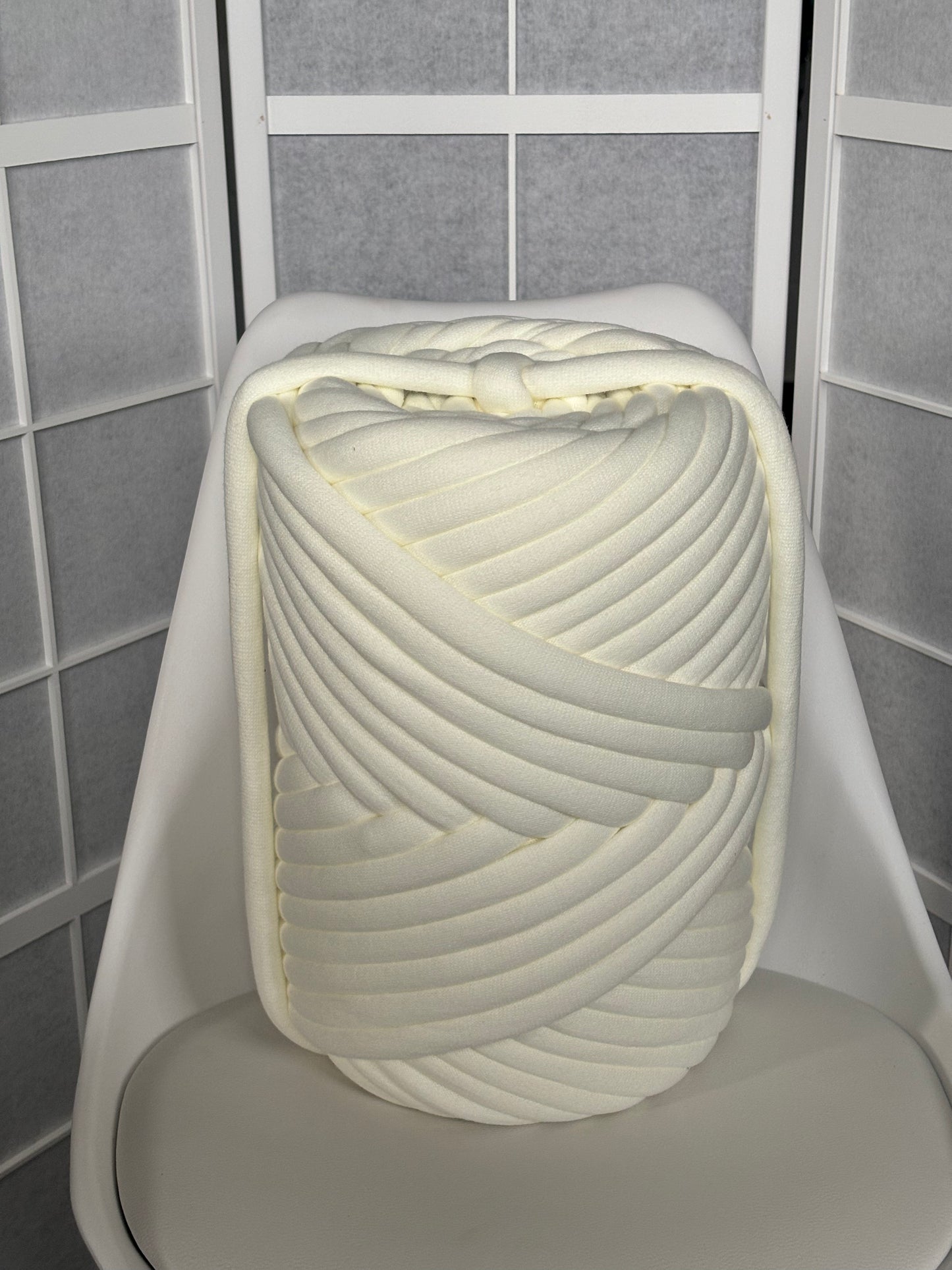 Chunky knitting yarn