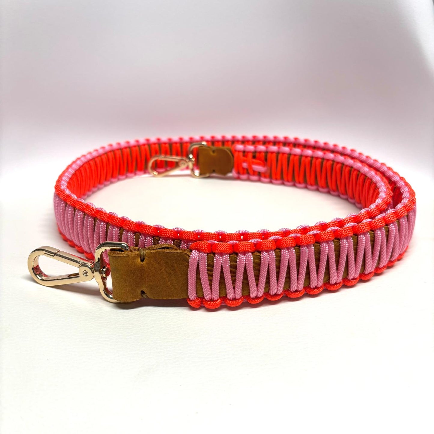 Ledergurt Crossbody mit Paracord von Louisa Zoe