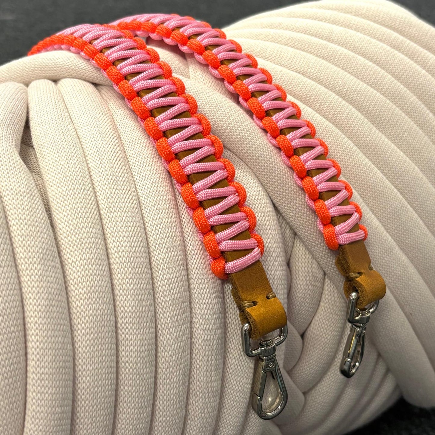 Paracord-Ledergriffe von Louisa & Zoe