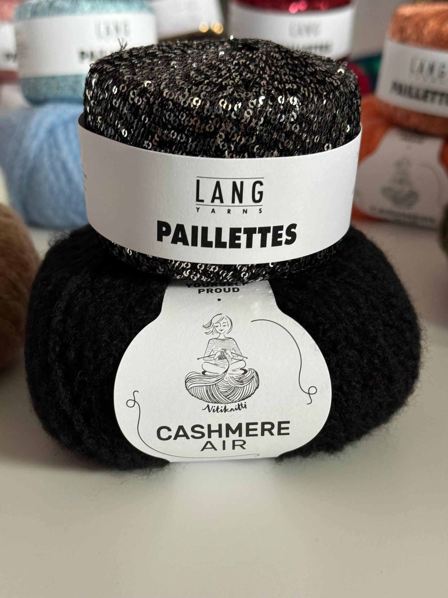 Triangular shawl "ETOILES" cashmere / sequin as a knitting kit (7 Air+6 sequins), incl. leather label