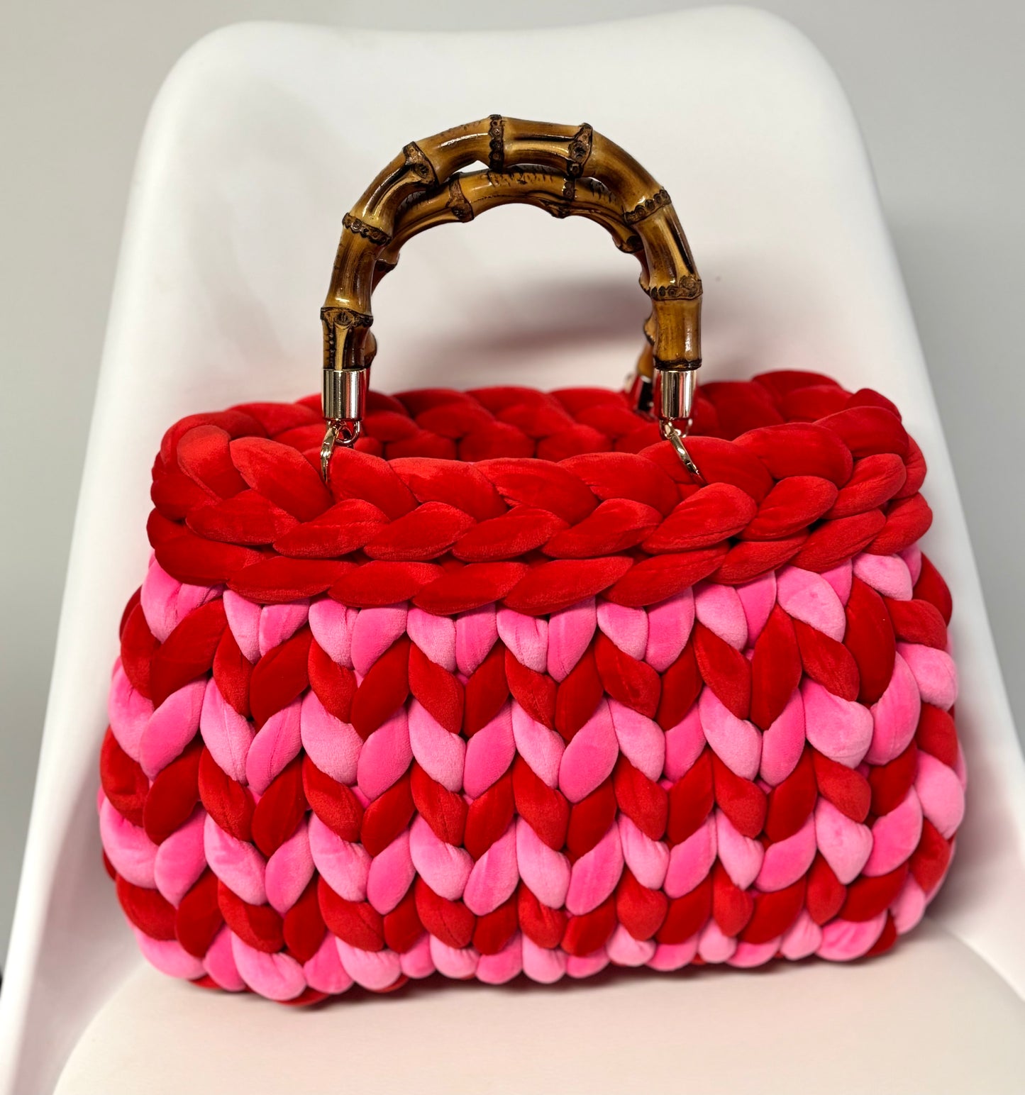 Chunky knit bag classic in fresh salmon with Nordseil handle, hardware in gold