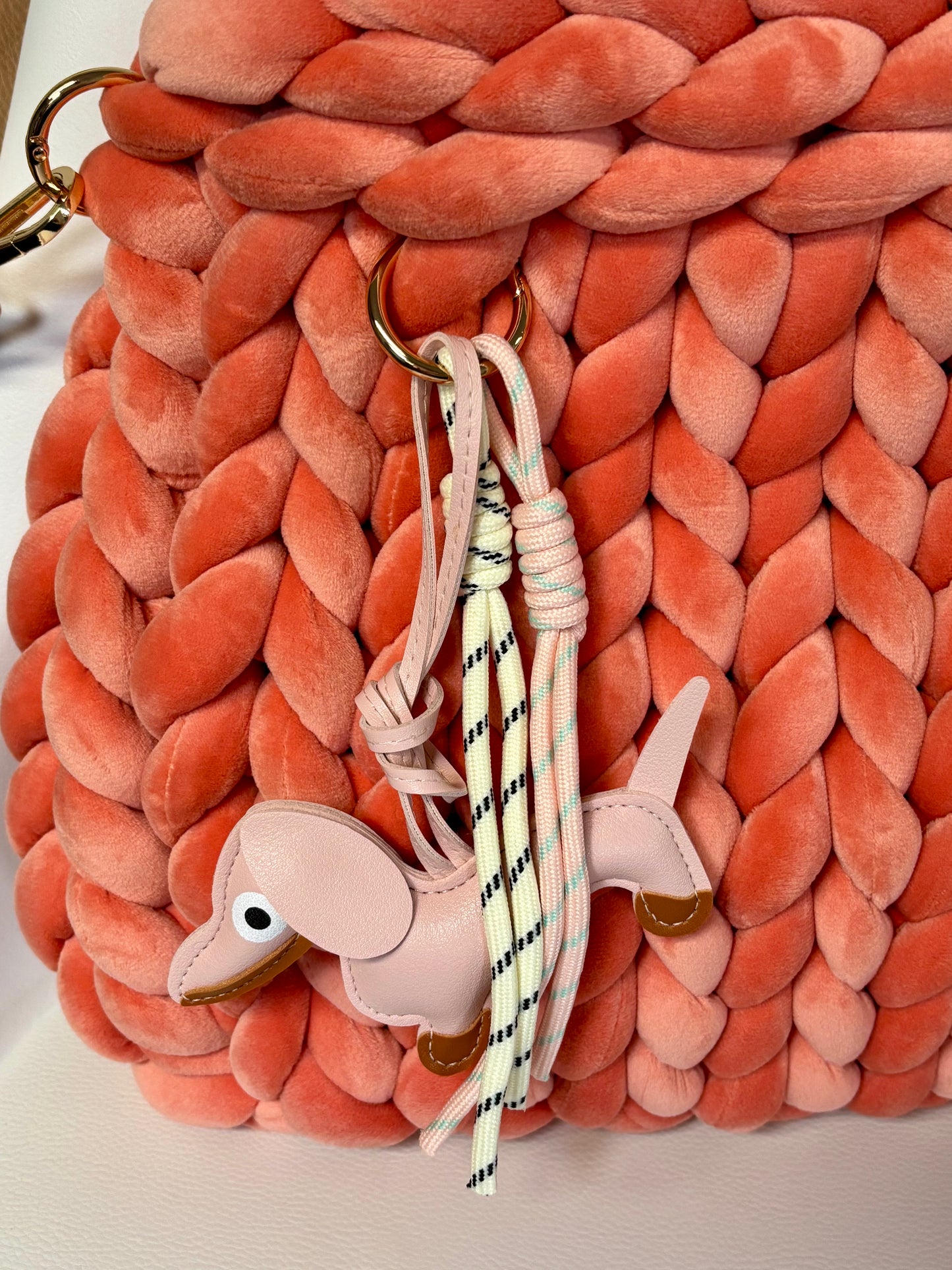 Grobstricktasche große Pillow Bag in Samt Hummer mit Crossbody-Gurt von OSDesign - !!Einzelstück!!-