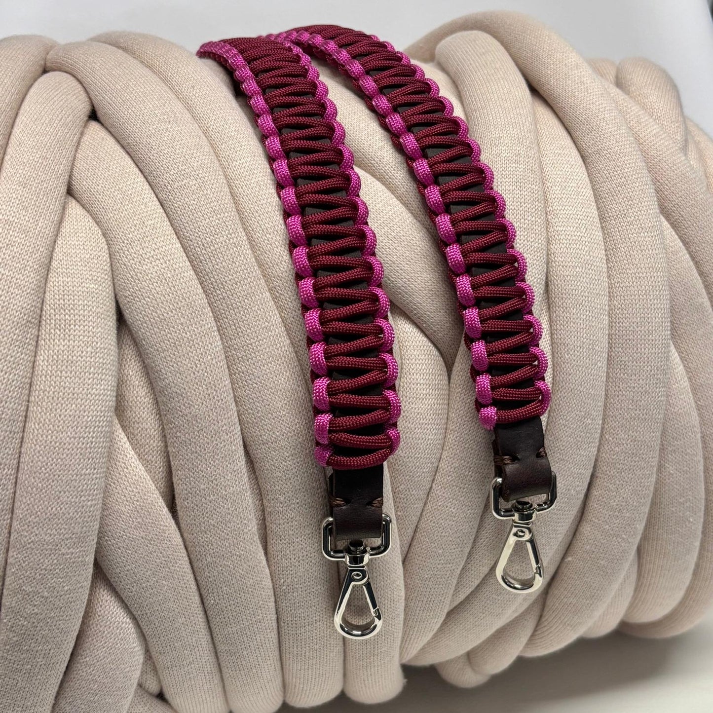 Paracord-Ledergriffe von Louisa & Zoe