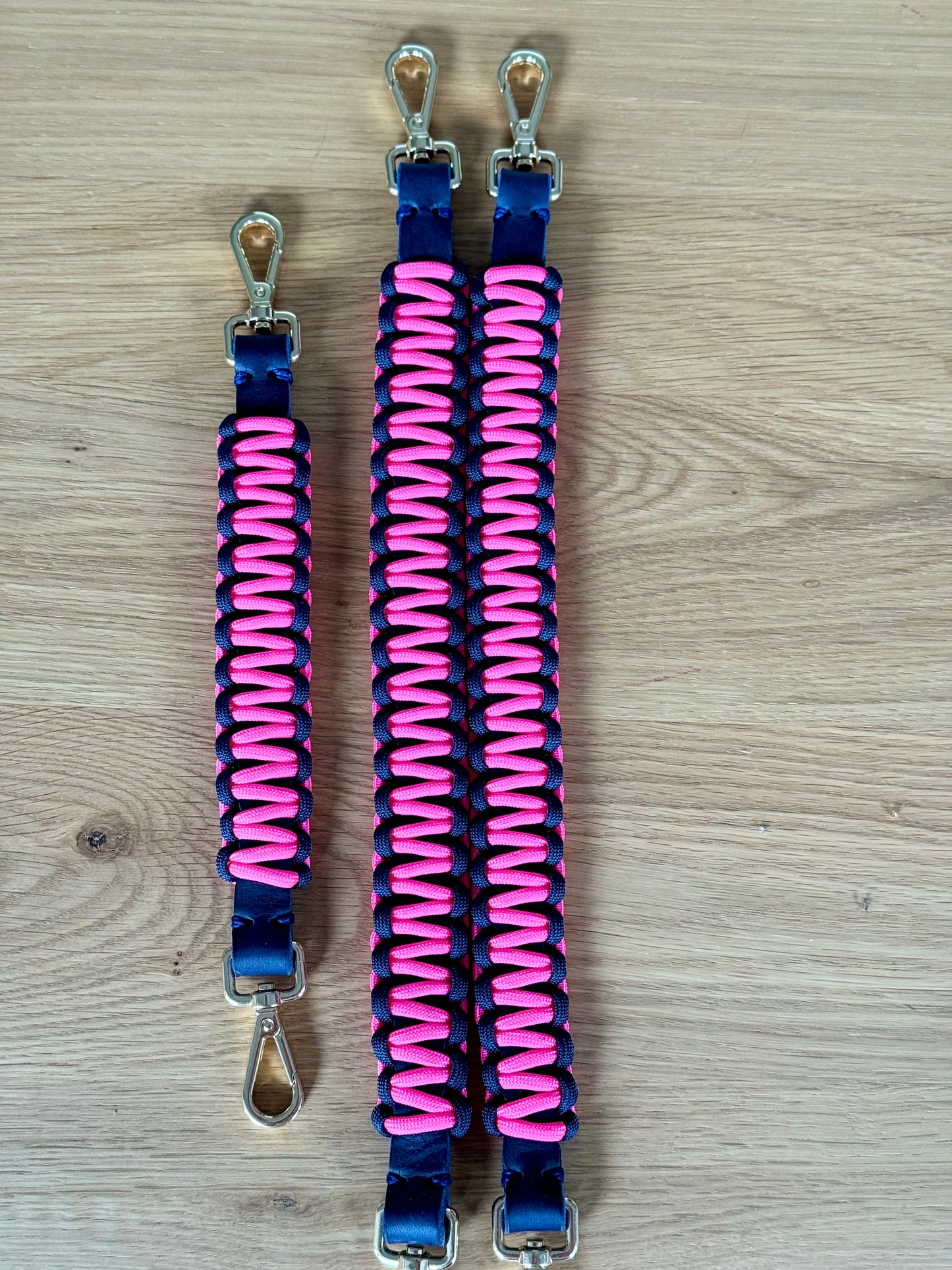 Paracord-Ledergriffe von Louisa & Zoe