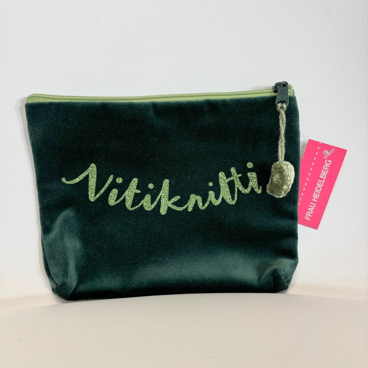 Samttäschen mit "Nitiknitti"-Druck und Zipper