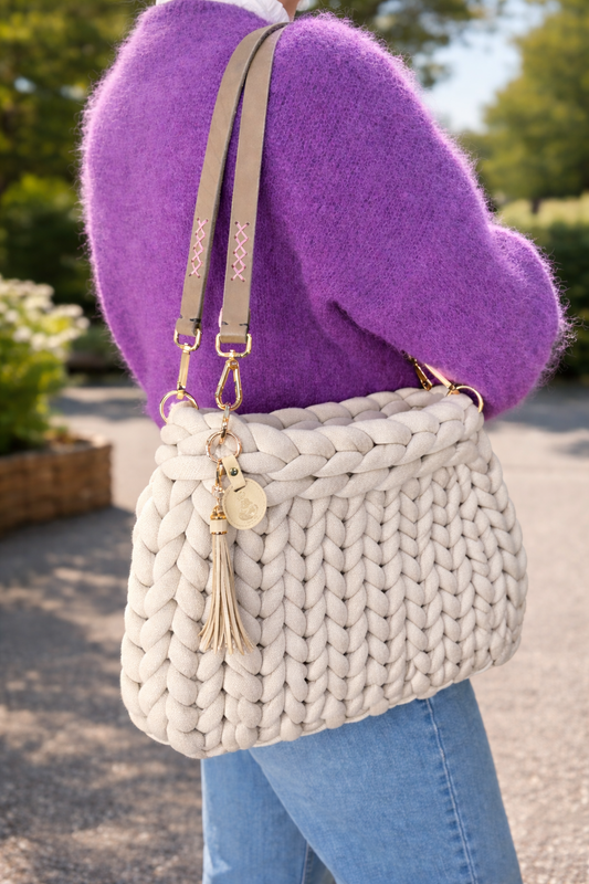 Pillow-Bag in Premium Cotton/Ledergurte mit Stitching von Louisa und Zoe