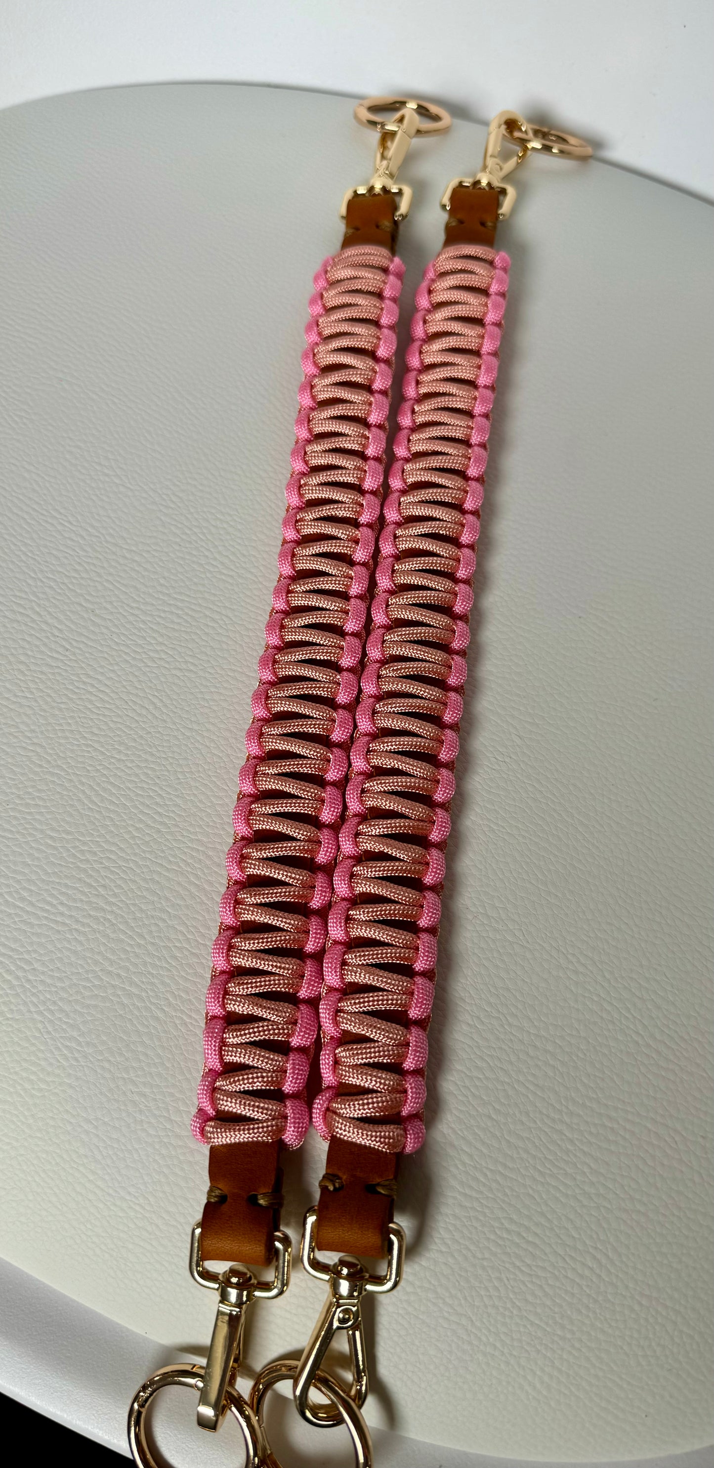 Paracord-Ledergriffe von Louisa & Zoe