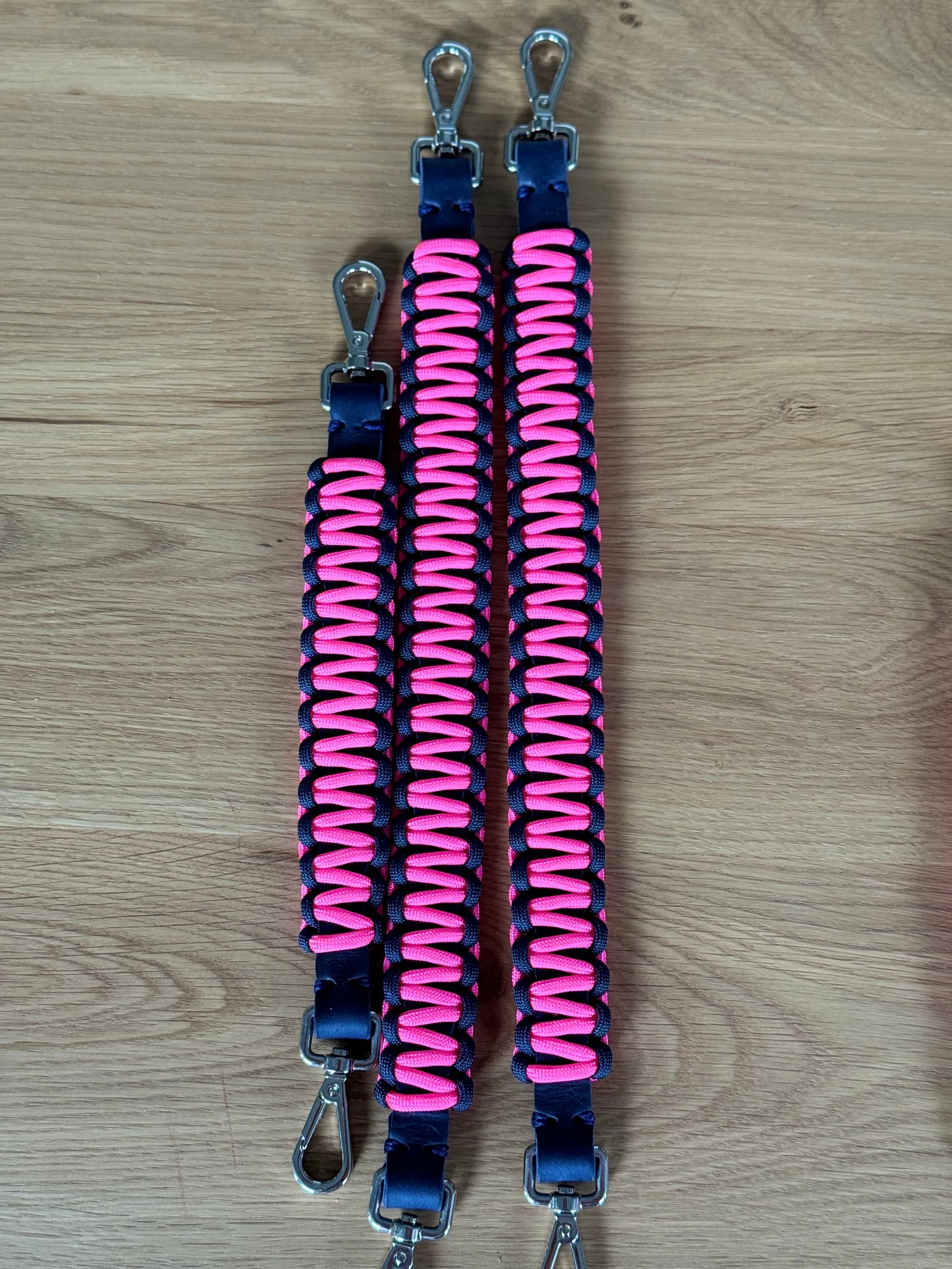 Paracord-Ledergriffe von Louisa & Zoe