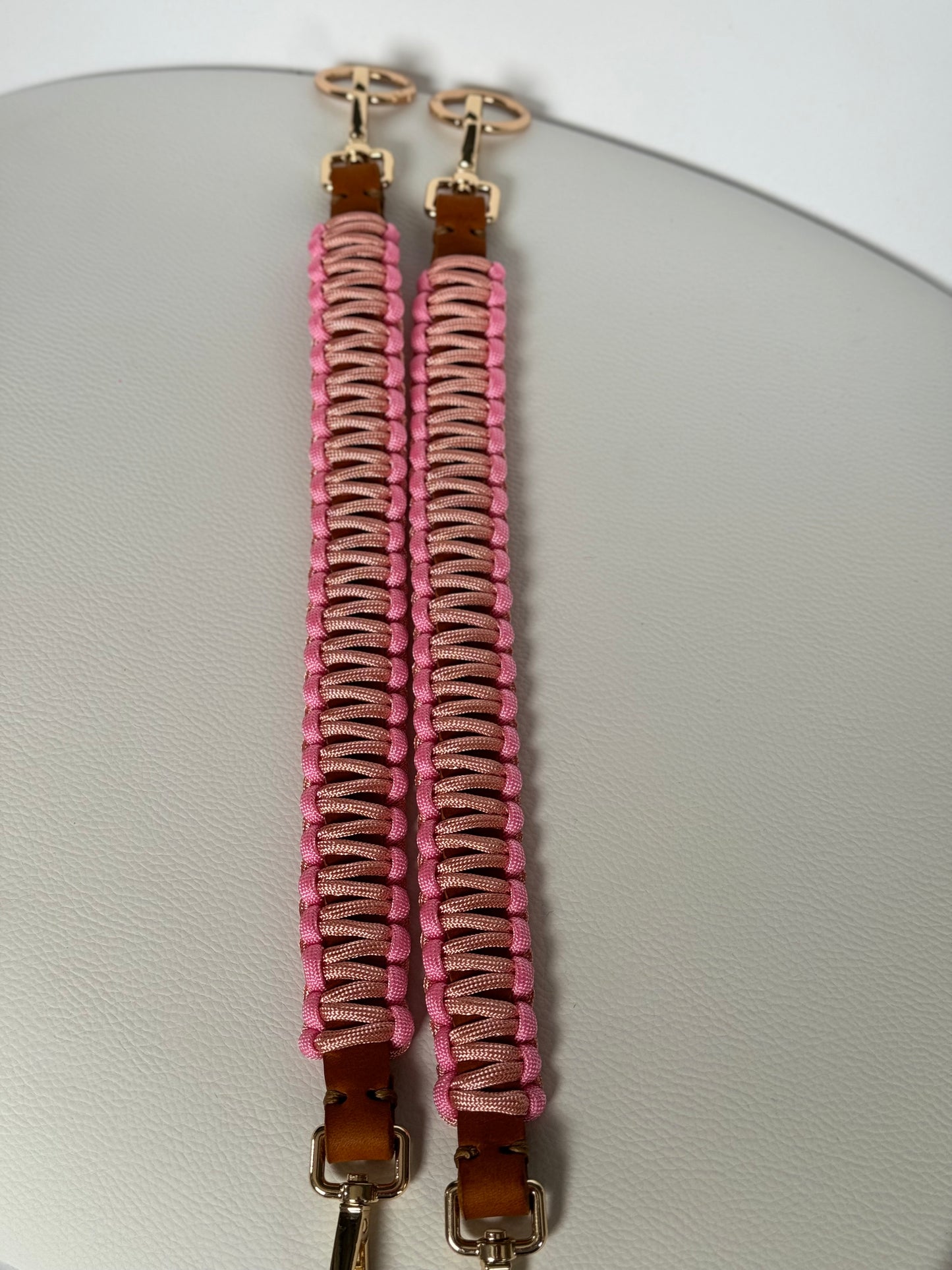 Paracord-Ledergriffe von Louisa & Zoe