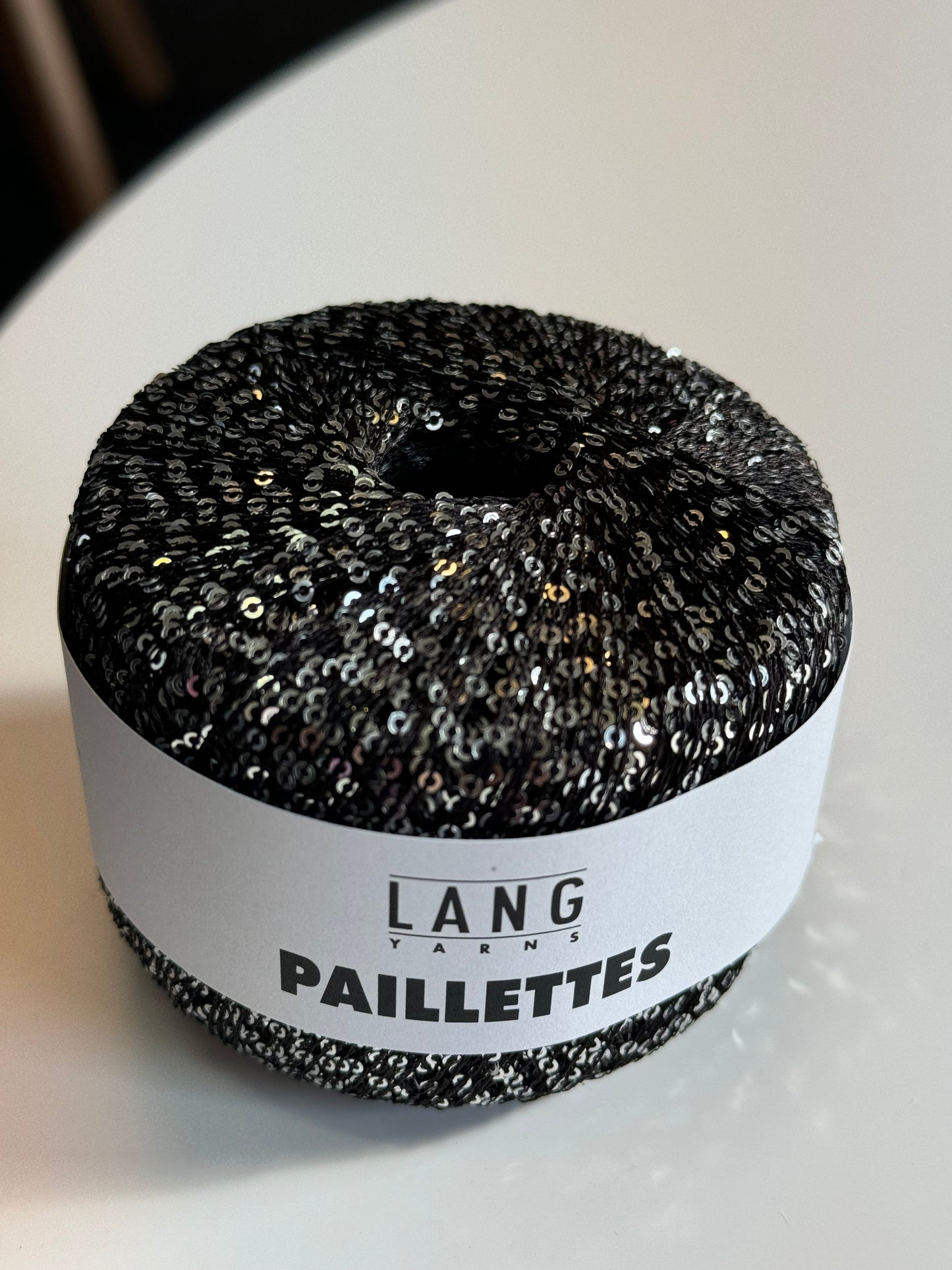 „Paillettes“ von Lang Yarns