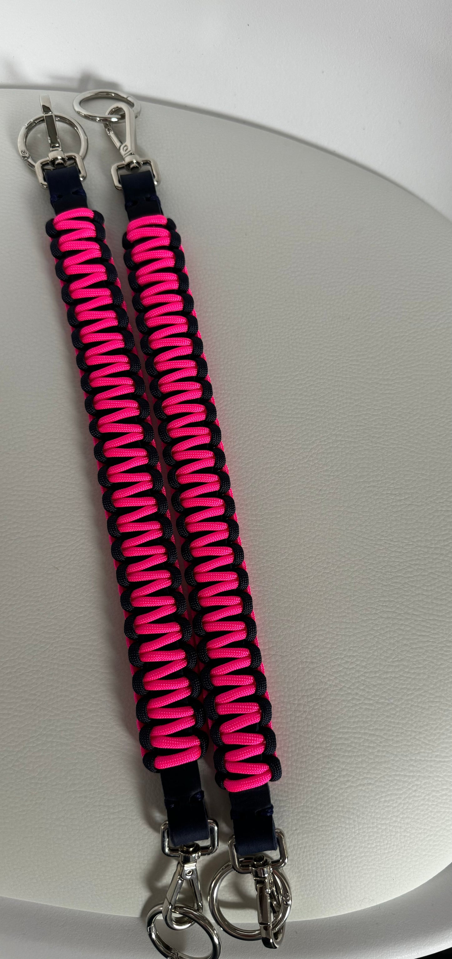 Paracord-Ledergriffe von Louisa & Zoe