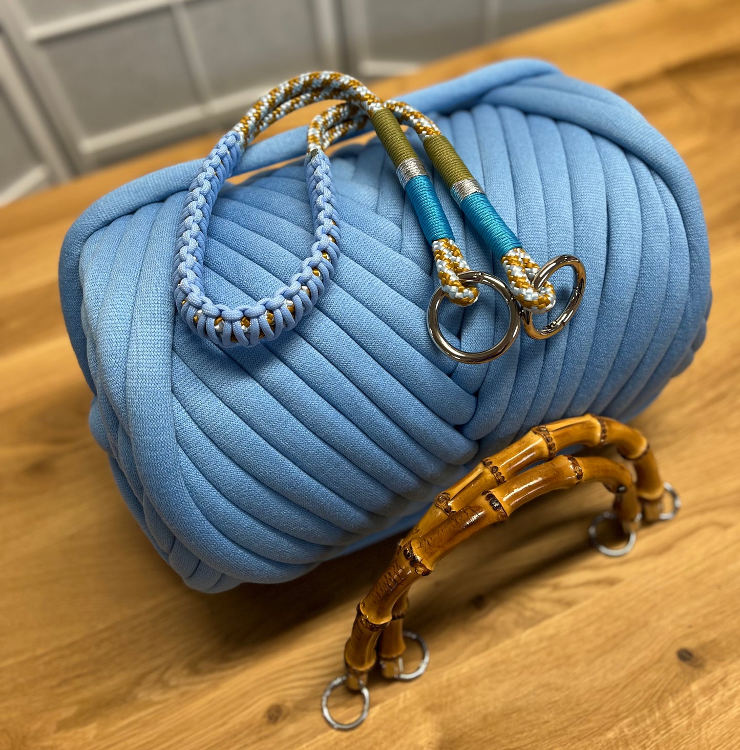 Materialpaket: Maya Blue mit Nordseil Schultergurt und 1 Paar große Bambusgriffe, Hardware in Silber oder Gold