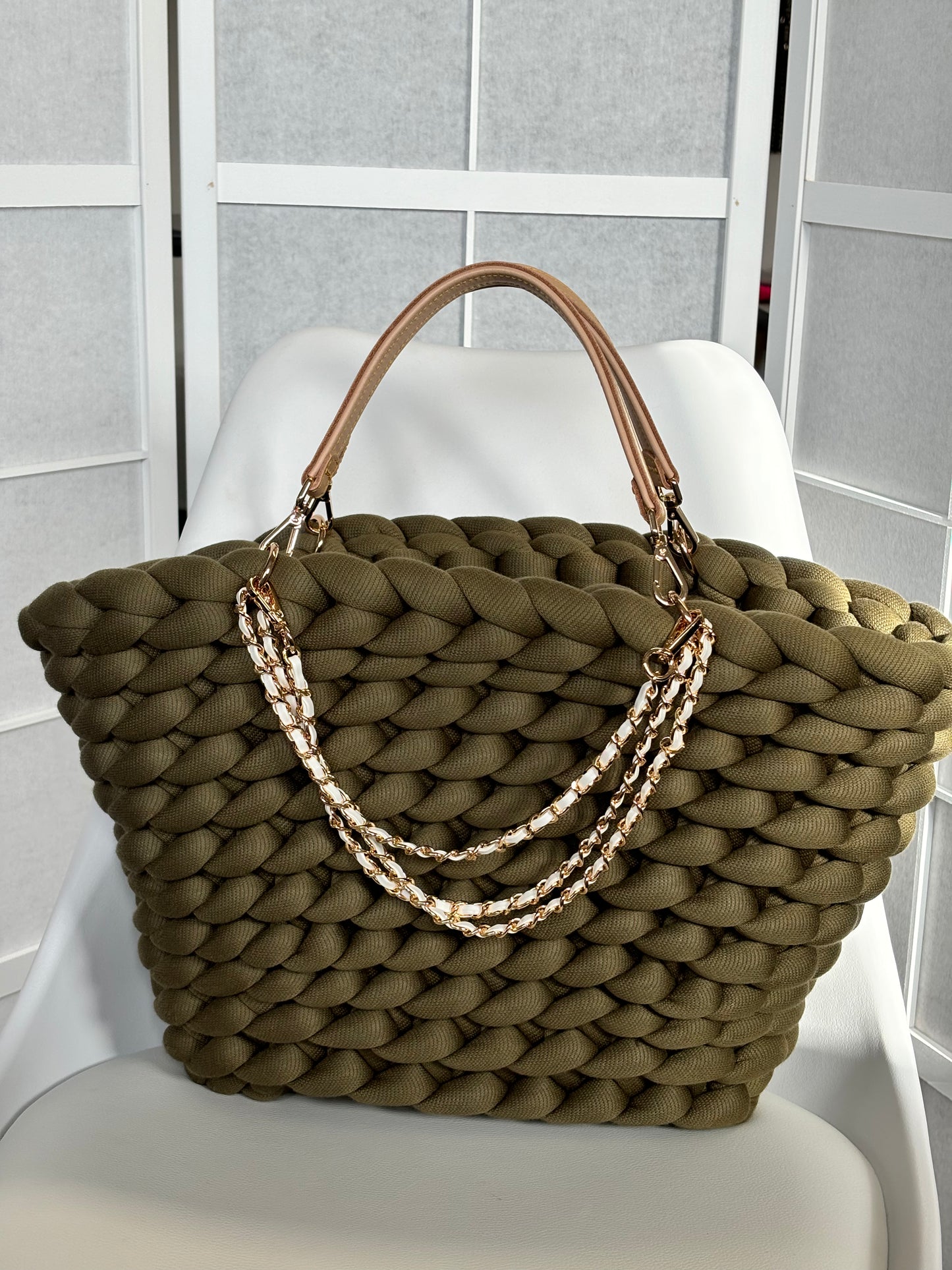 Grobstricktasche Basket Bag in Olive mit Griffen von OSDesign