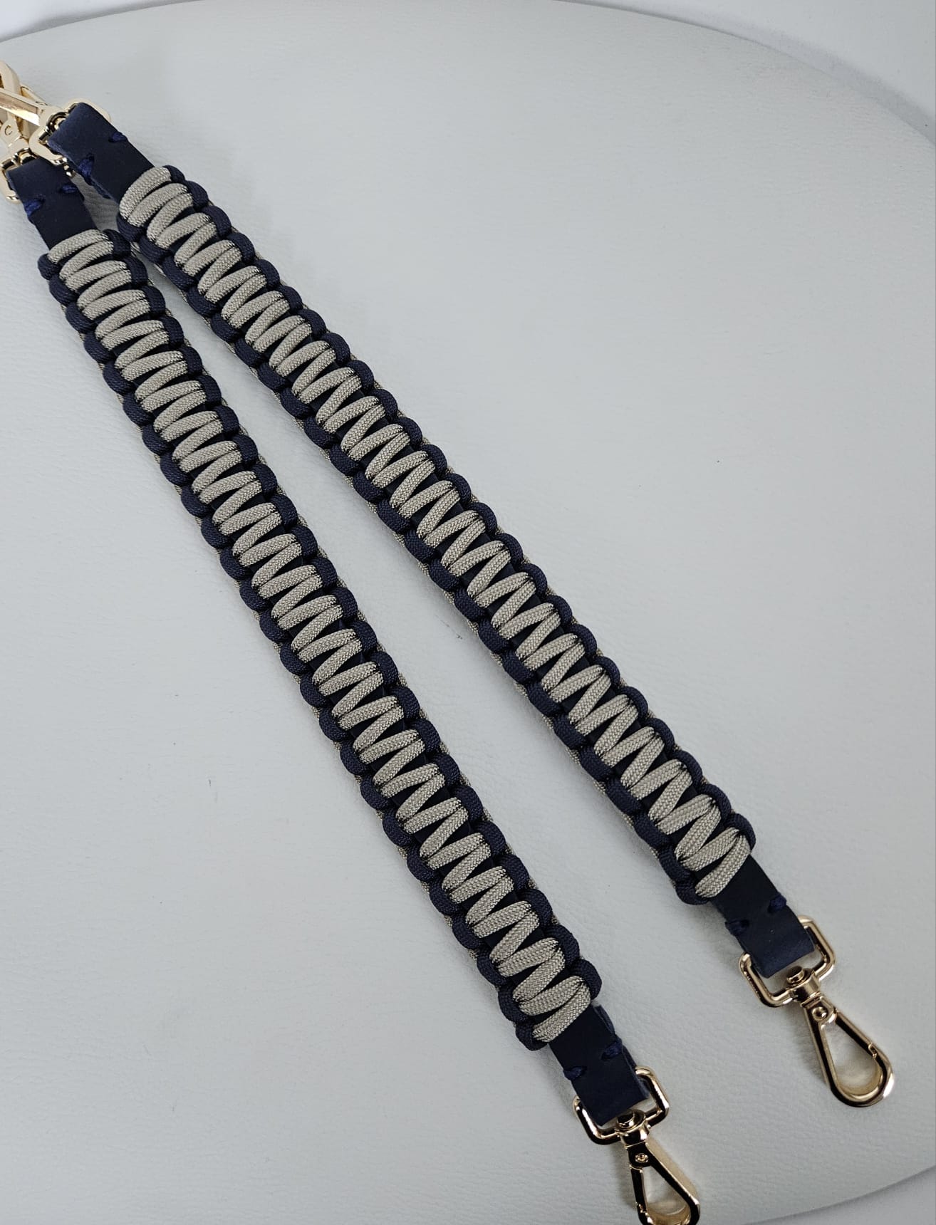 Paracord-Ledergriffe von Louisa & Zoe