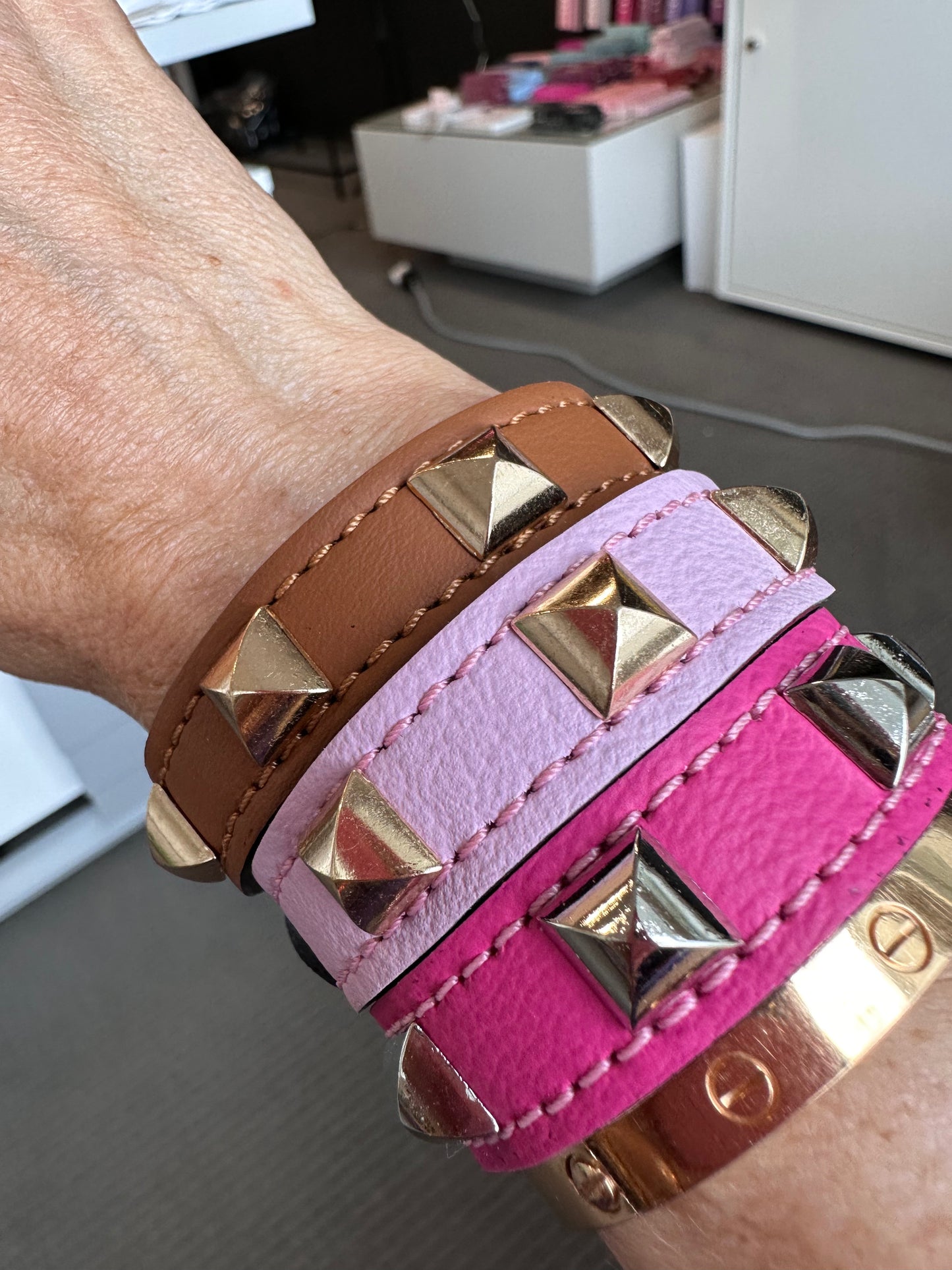 Lederarmband mit Pyramidennieten