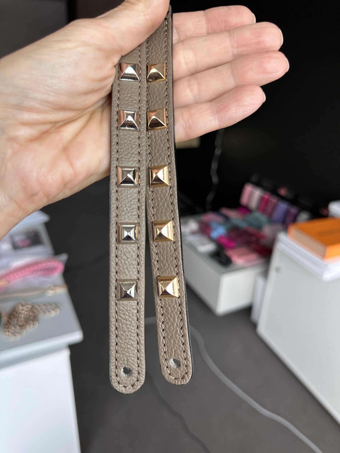 Lederarmband mit Pyramidennieten